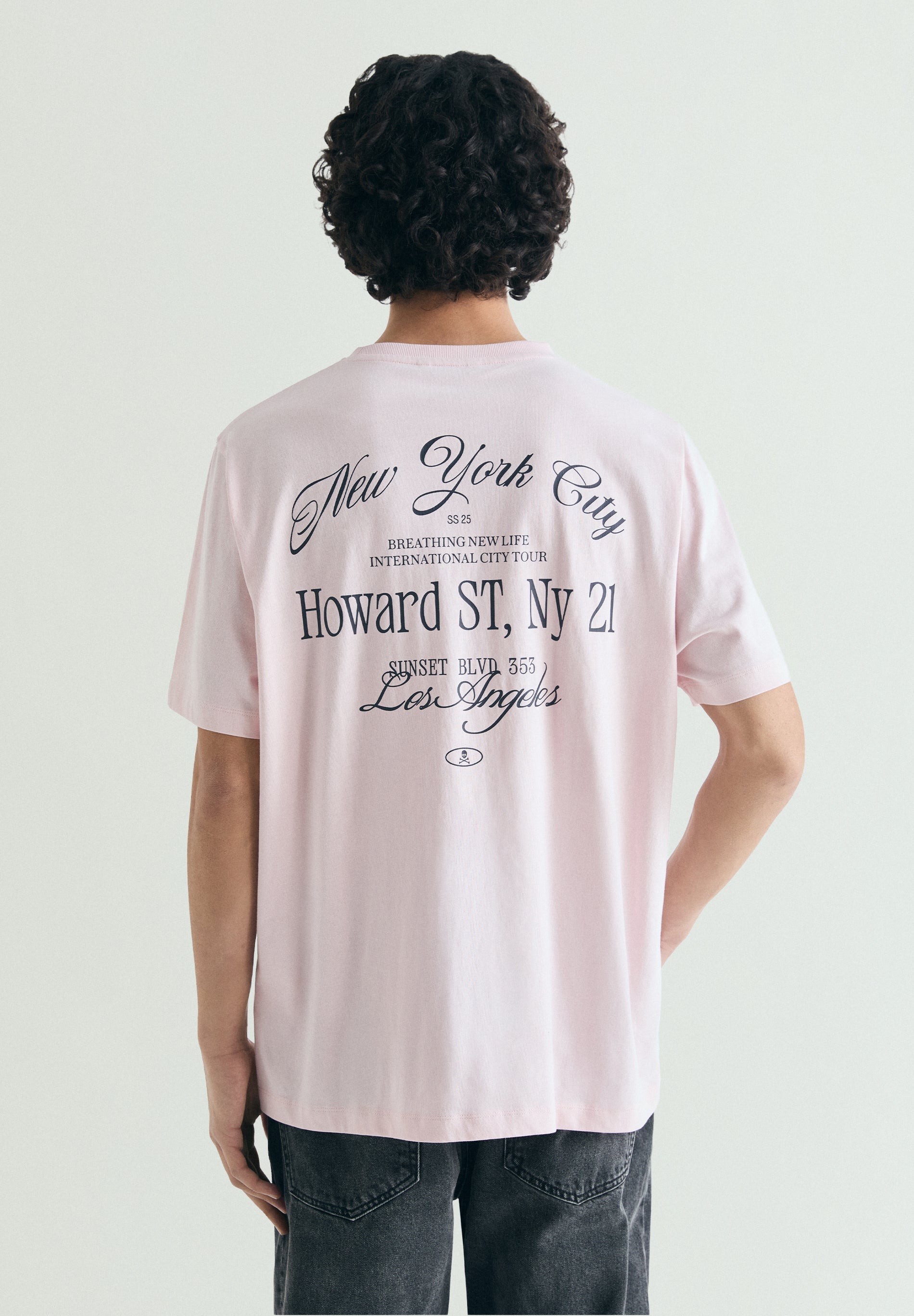 T-SHIRT COM PADRÃO RELAXED FIT