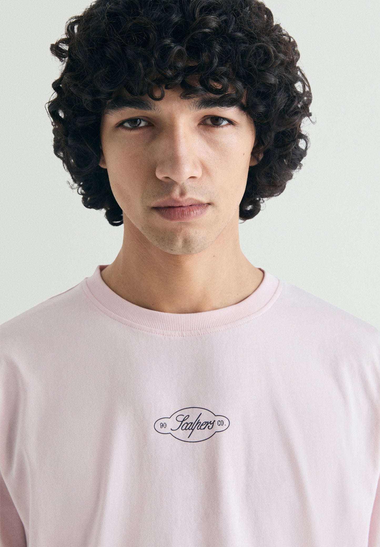 T-SHIRT COM PADRÃO RELAXED FIT