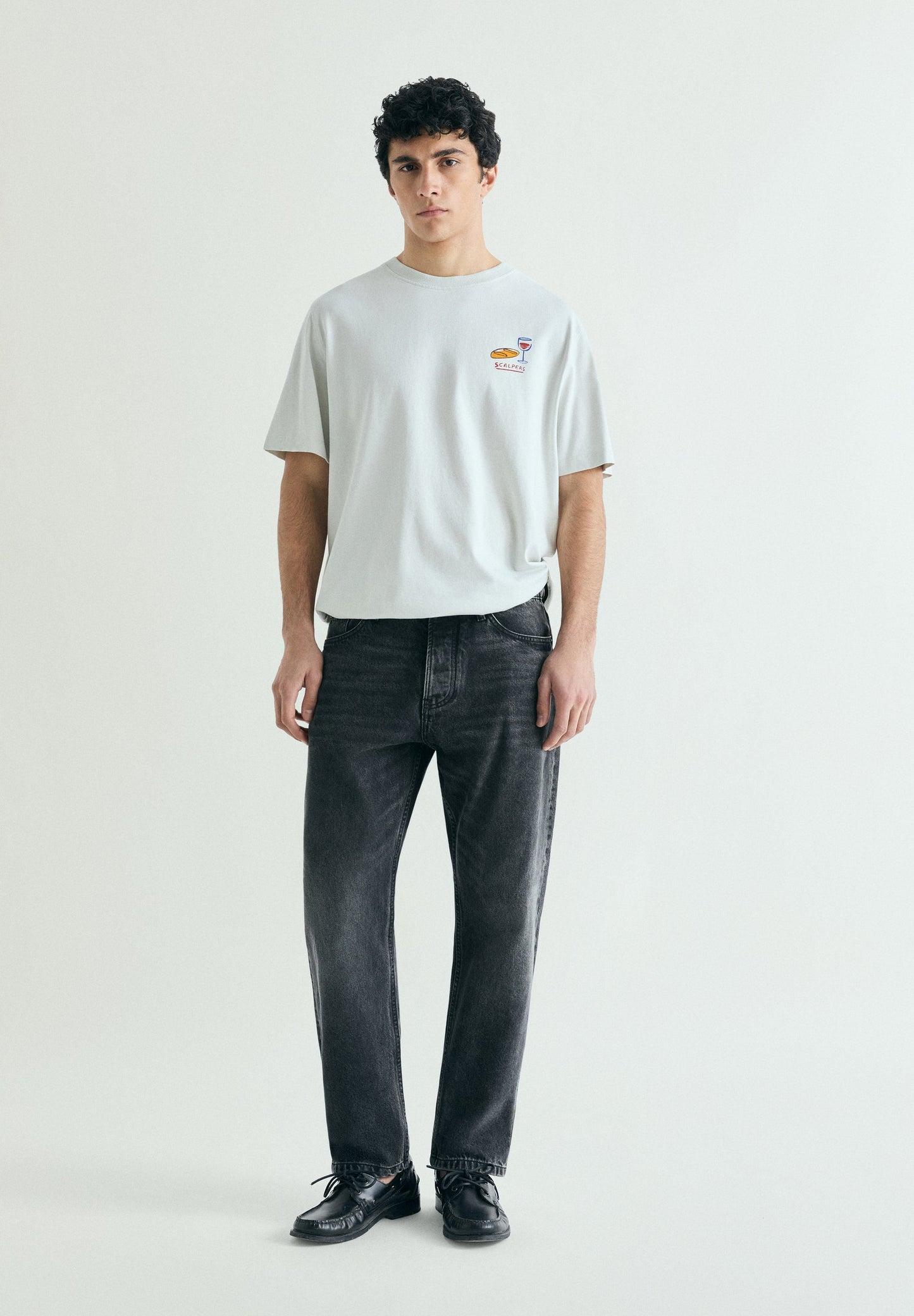 T-SHIRT COM PADRÃO RELAXED FIT