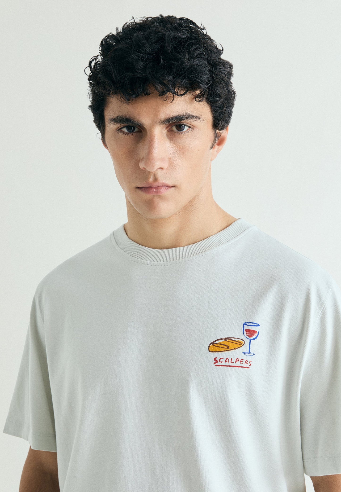 T-SHIRT COM PADRÃO RELAXED FIT