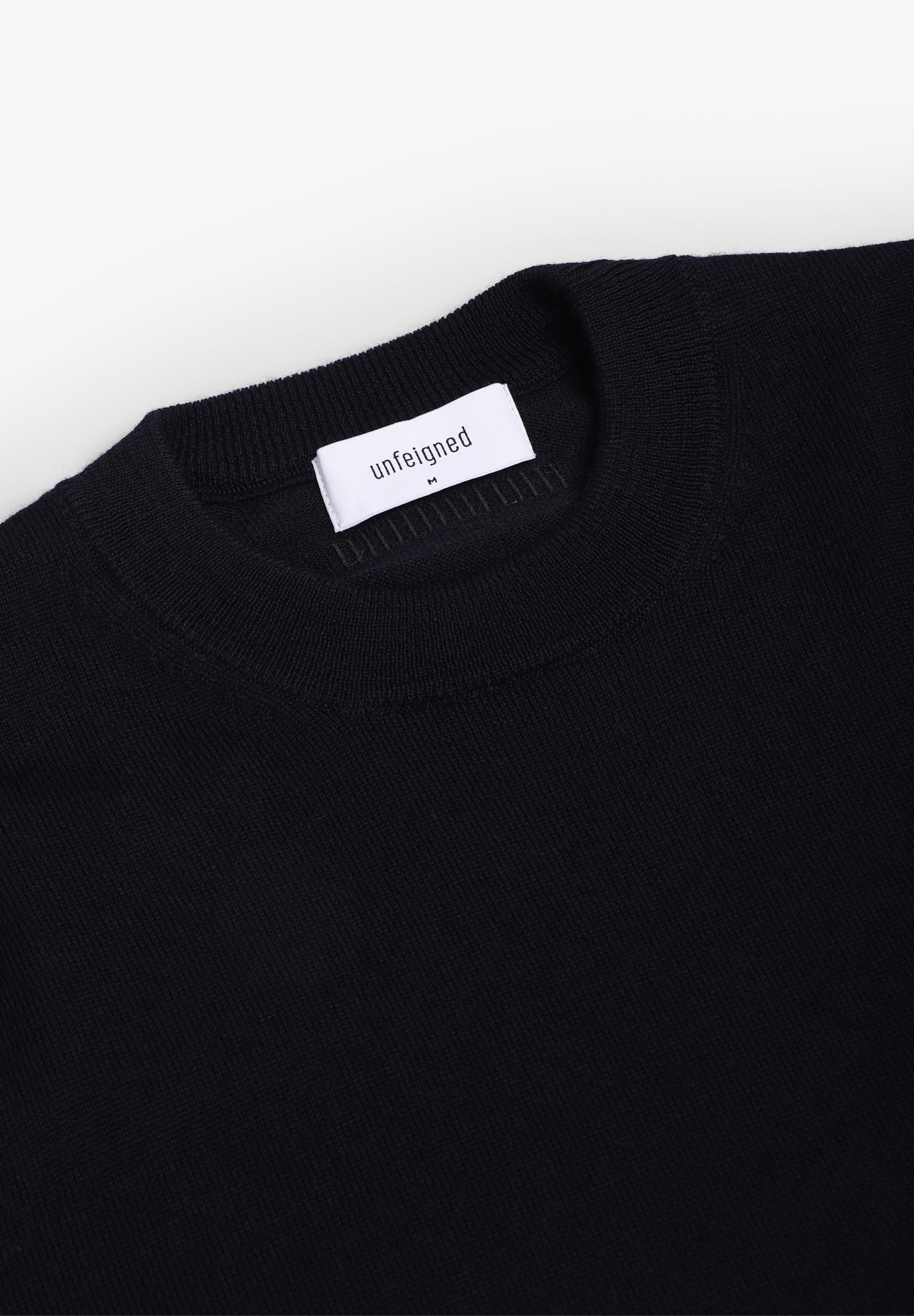 UNFEIGNED | SWEATER MERINO DE DECOTE REDONDO