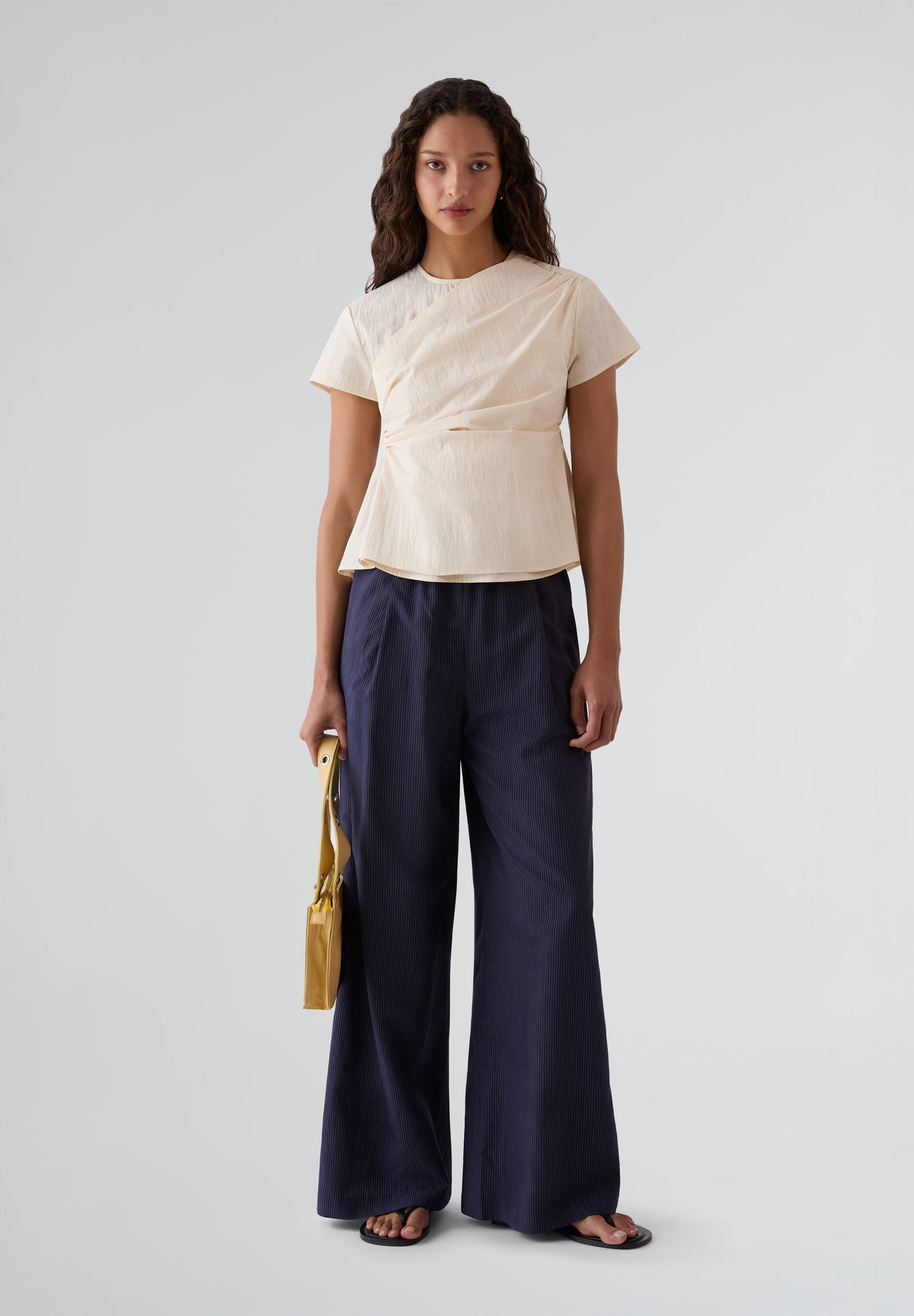 LAAGAM | BLUSA ASSIMÉTRICA RAVEN