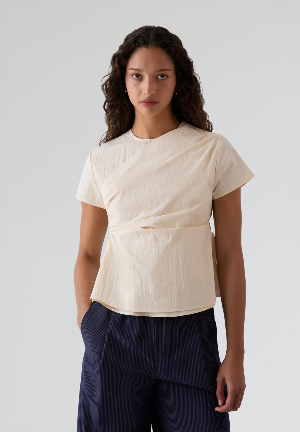 LAAGAM | BLUSA ASSIMÉTRICA RAVEN