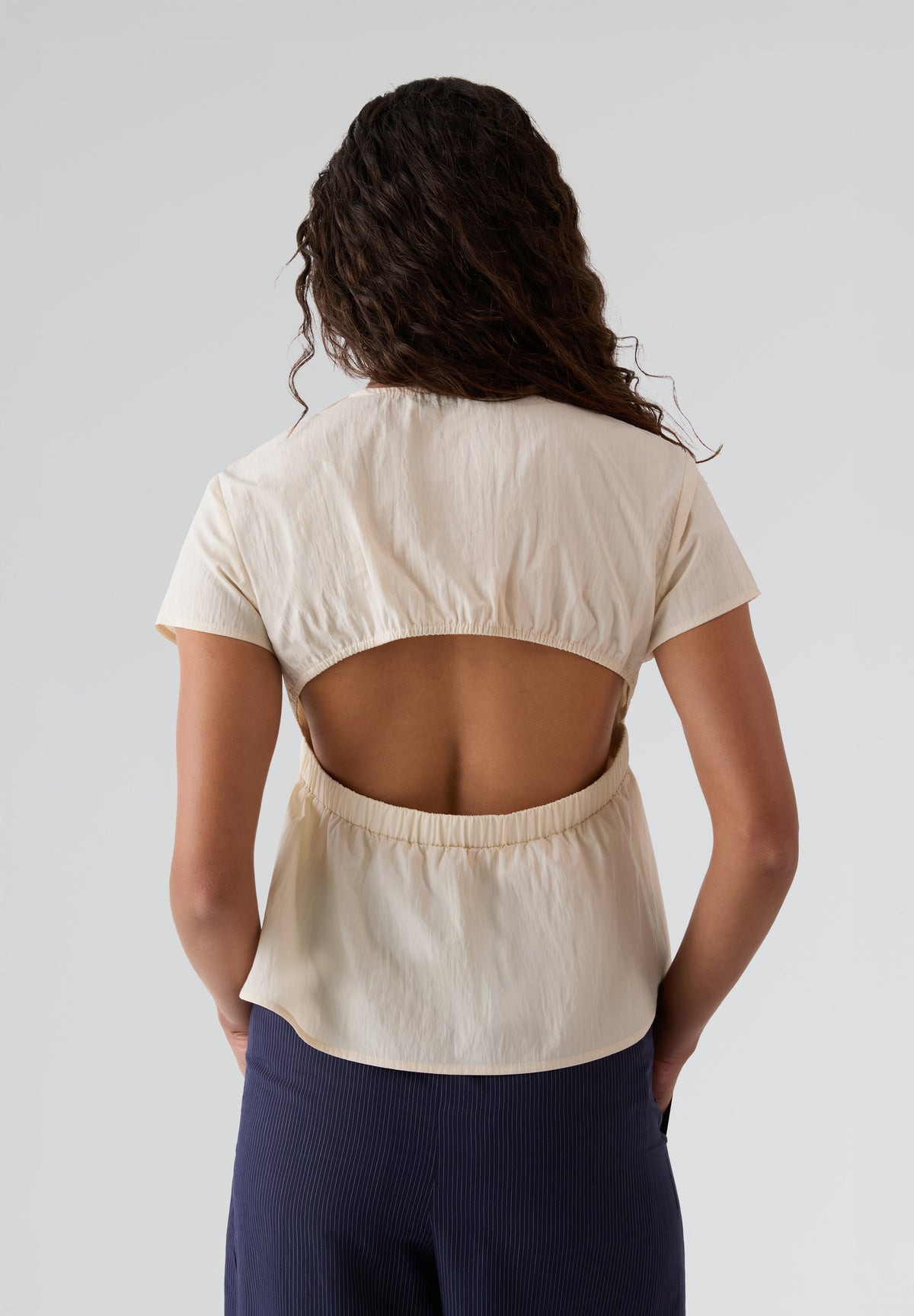 LAAGAM | BLUSA ASSIMÉTRICA RAVEN