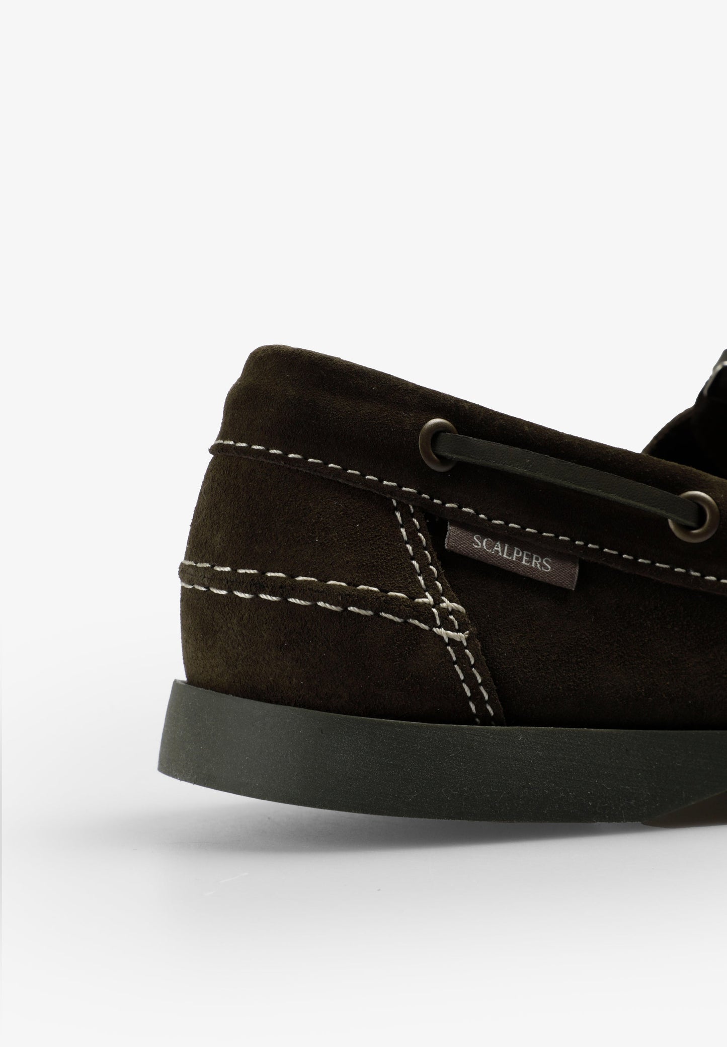 SAPATOS DE VELA DE CAMURÇA EM CONTRASTE