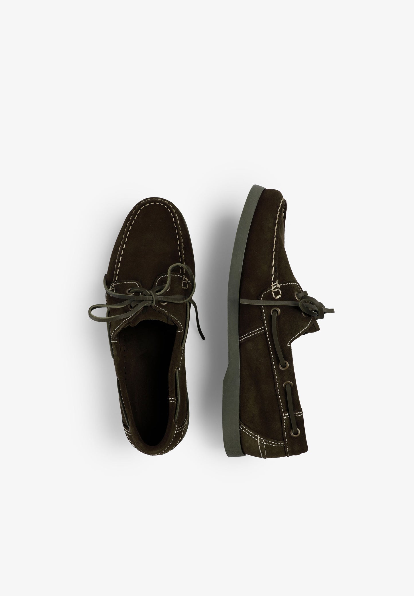 SAPATOS DE VELA DE CAMURÇA EM CONTRASTE