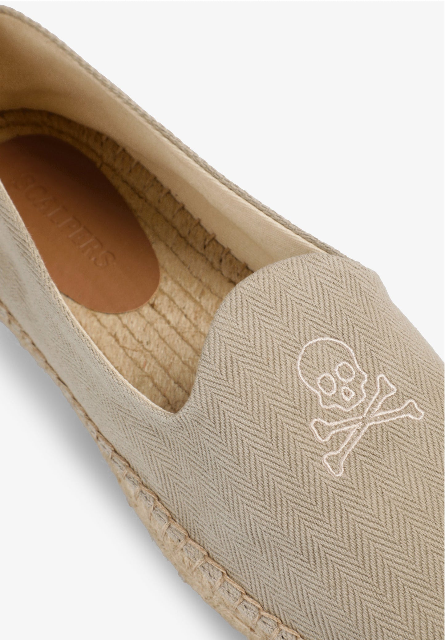 AlPERGATAS COM SKULL EM CONTRASTE