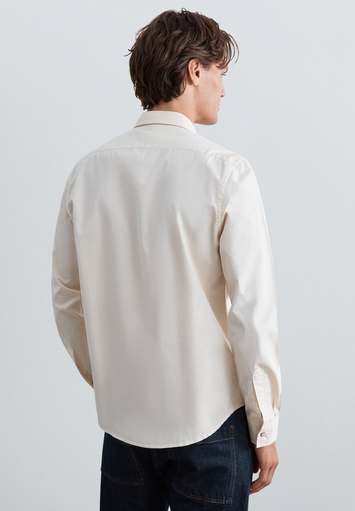 CAMISA DE BOLSOS COM BOTÃO