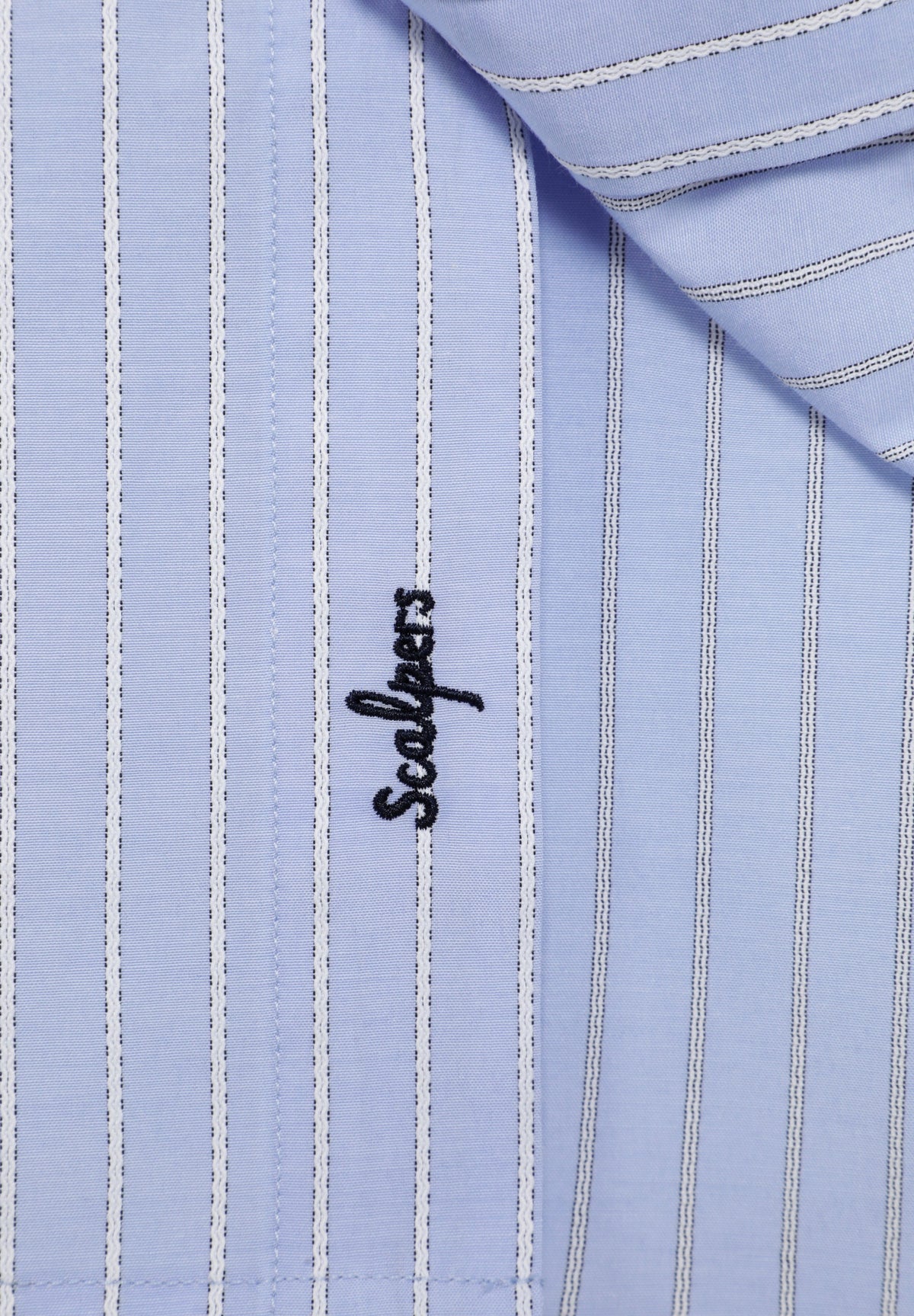 CAMISA ÀS RISCAS EM CONTRASTE