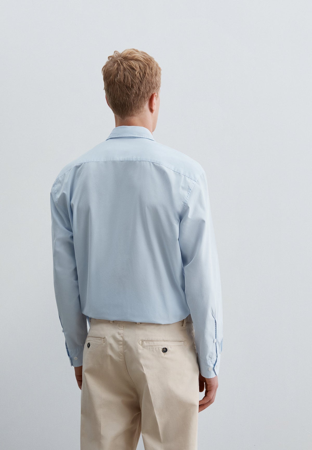 CAMISA COM BOLSOS ABOTOADOS