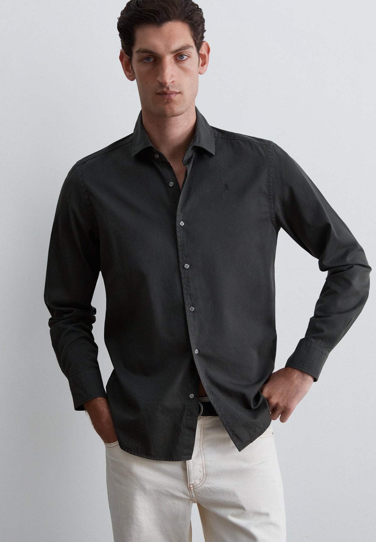 CAMISA COM SKULL NO TOM