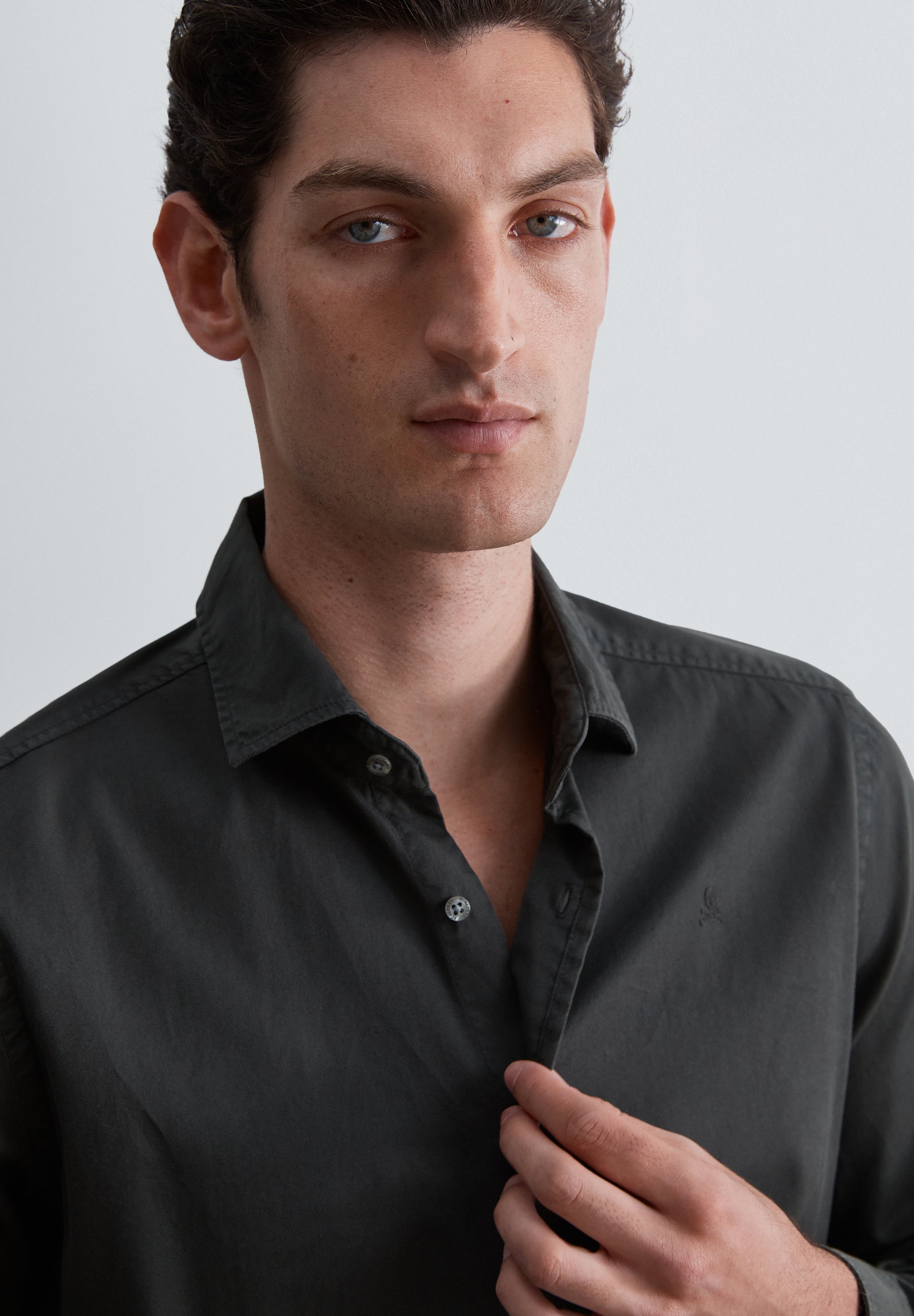 CAMISA COM SKULL NO TOM