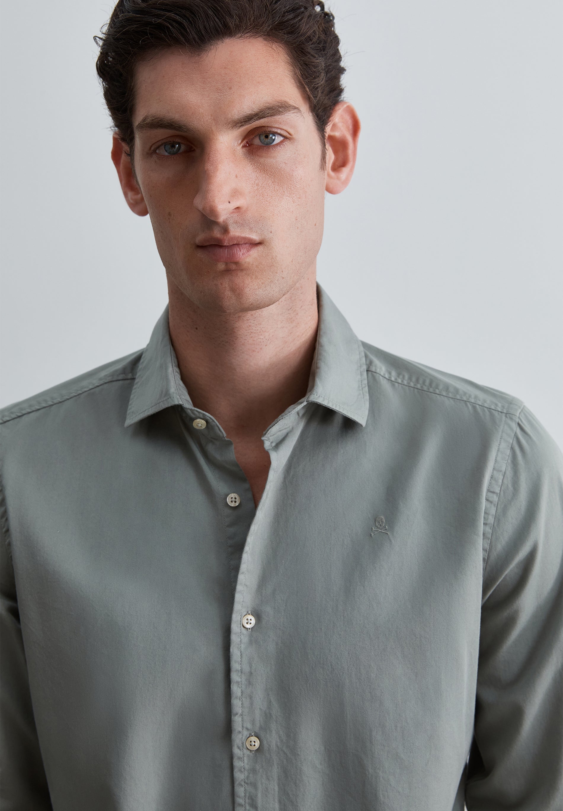 CAMISA COM SKULL NO TOM