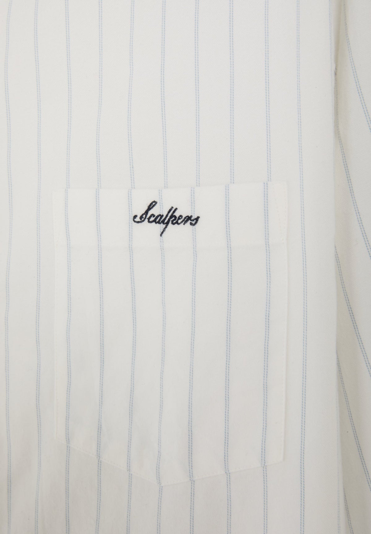 CAMISA OXFORD COM LOGÓTIPO NO BOLSO