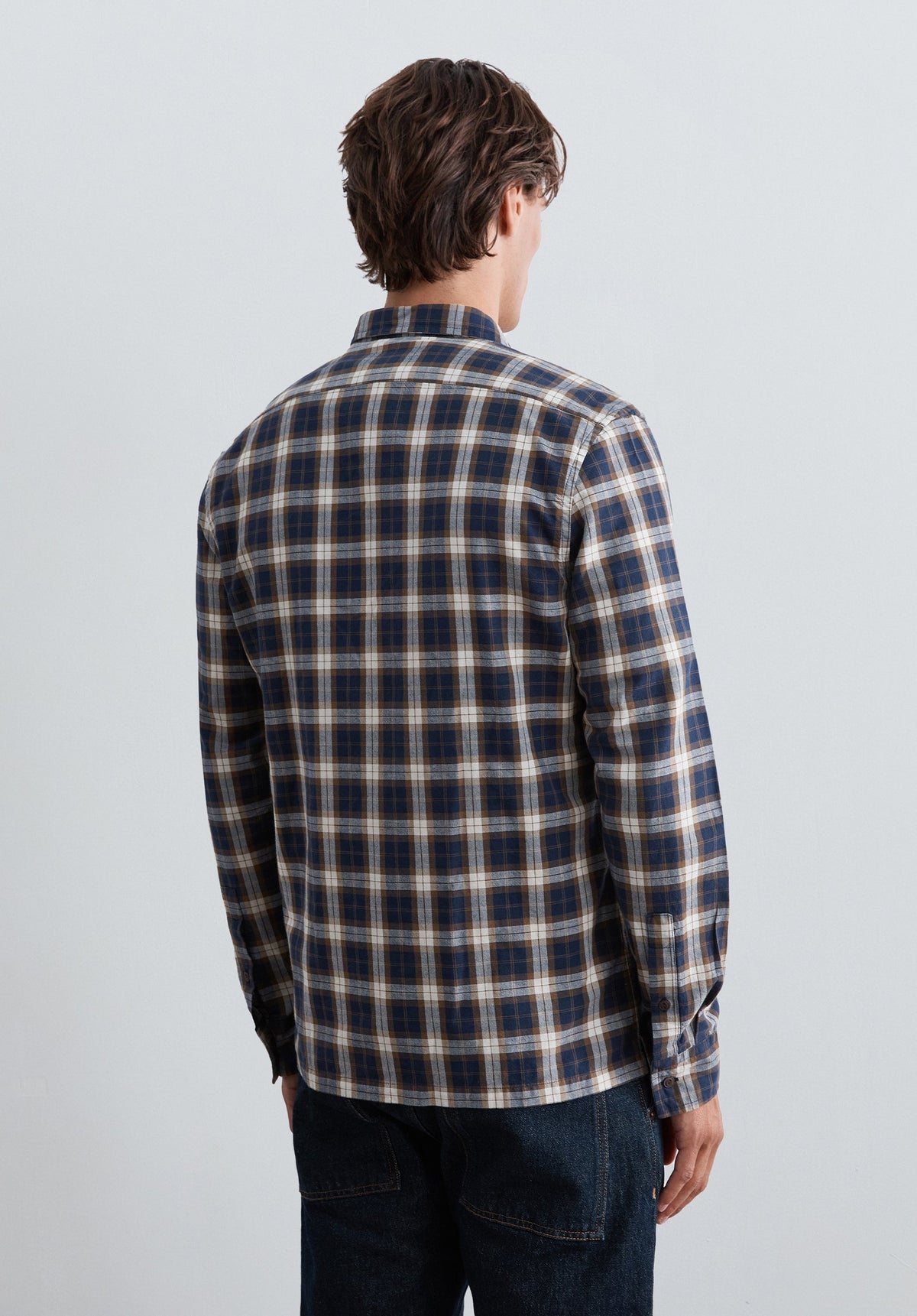 CAMISA COM PADRÃO DE XADREZ