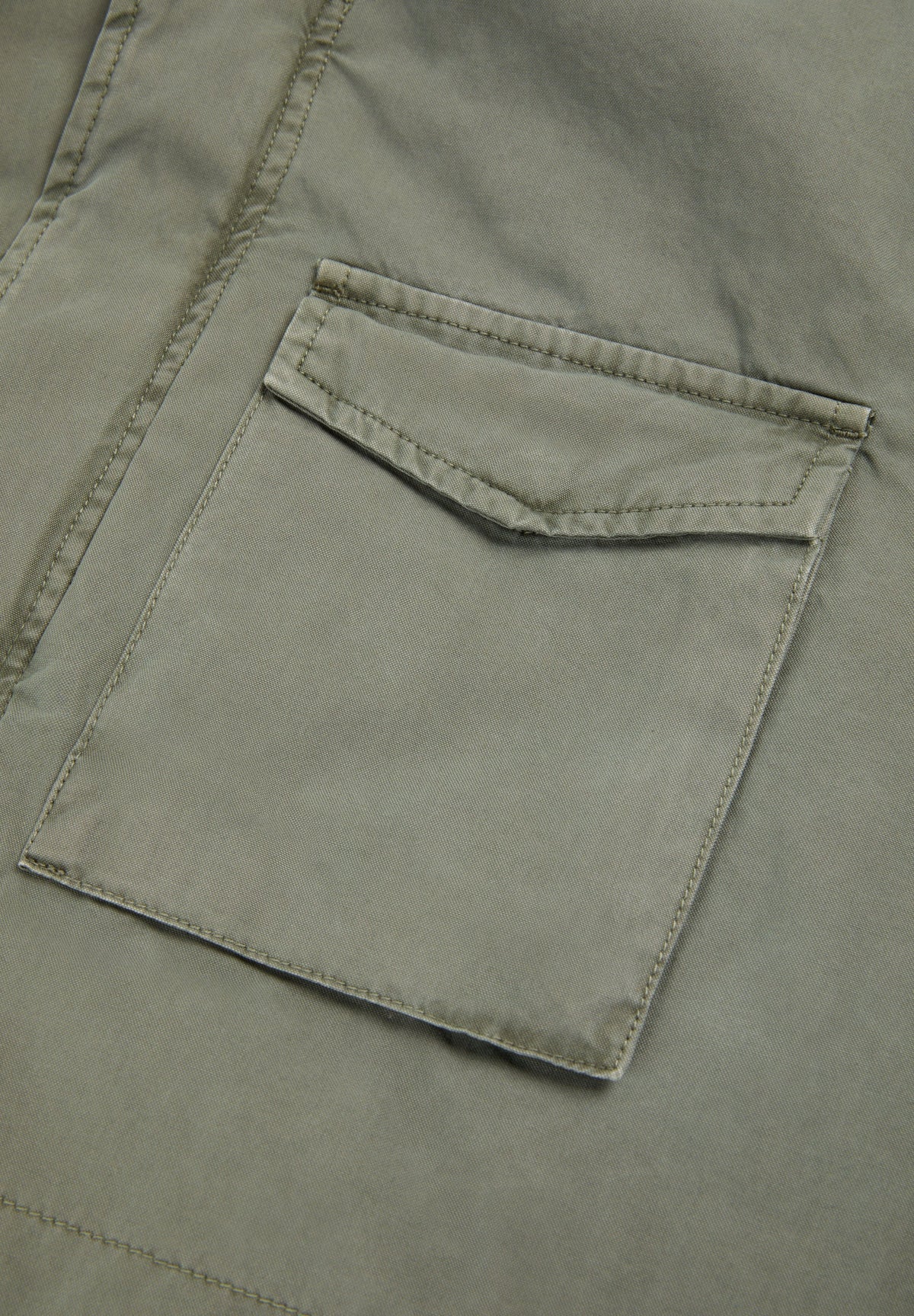 CARDIGAN MILITAR CAPUZ OCULTO