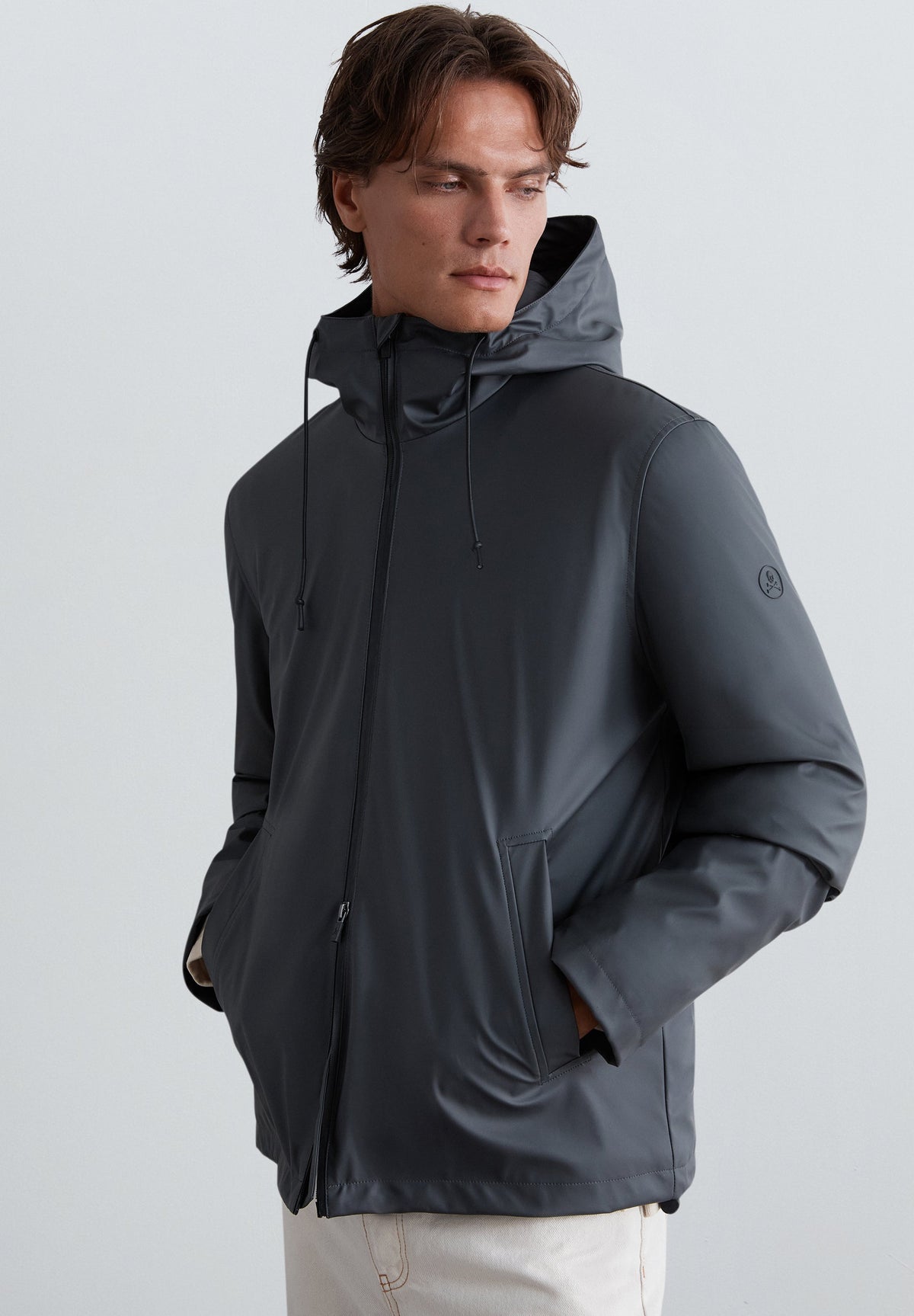 PARKA IMPERMEÁVEL COM CAPUZ