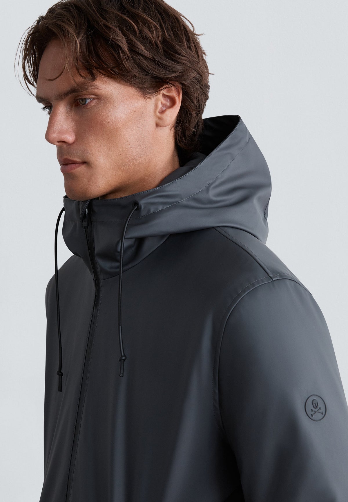 PARKA IMPERMEÁVEL COM CAPUZ