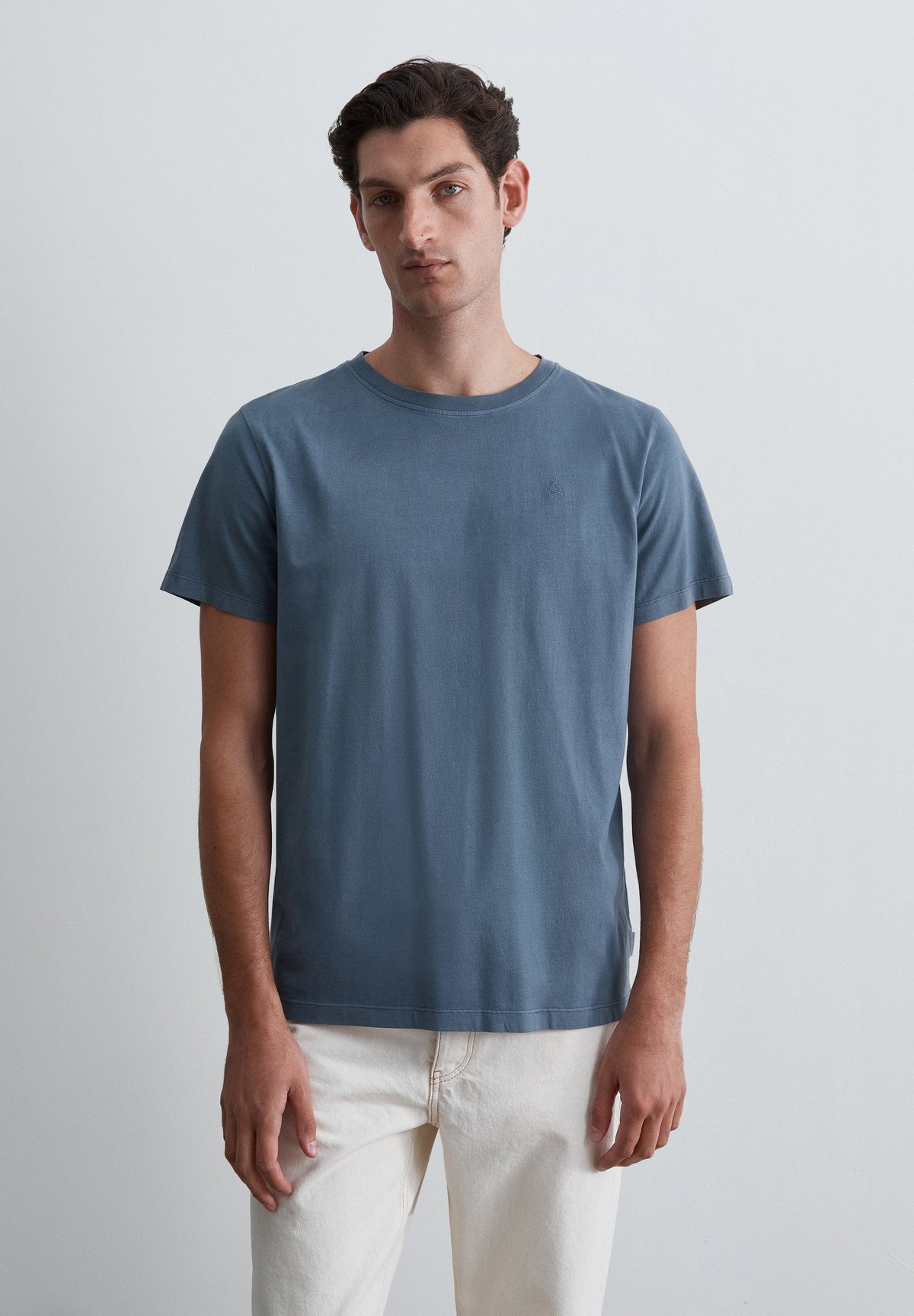 T-SHIRT SKULL BORDADA NO TOM