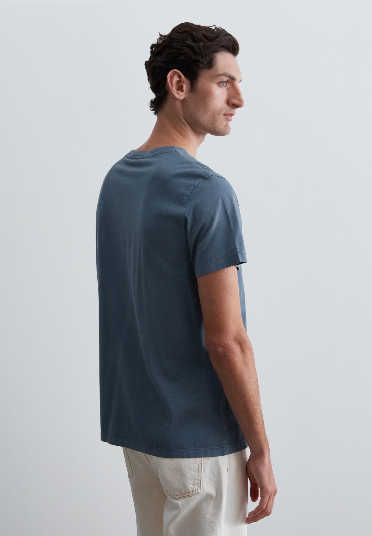 T-SHIRT SKULL BORDADA NO TOM
