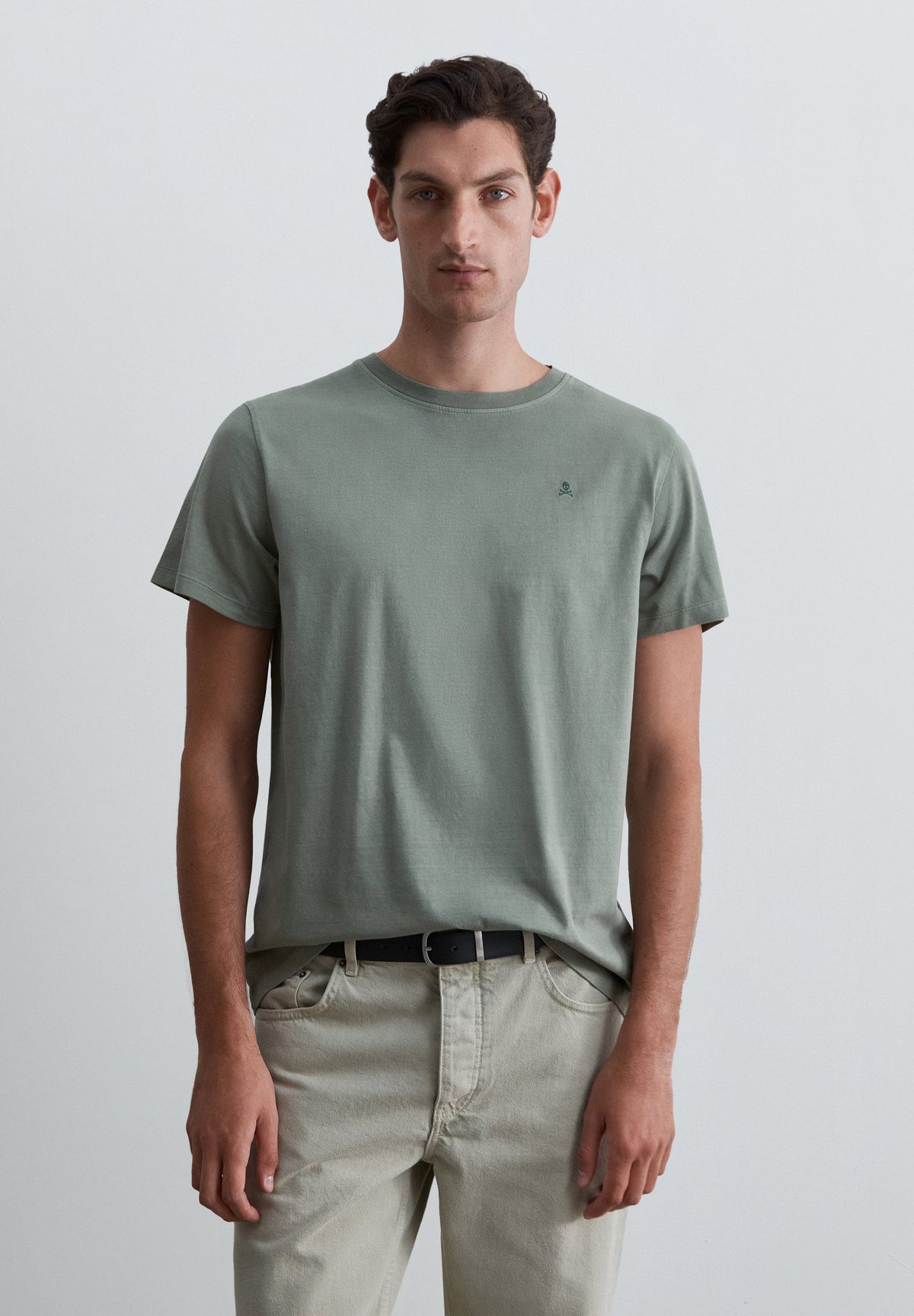 T-SHIRT SKULL BORDADA NO TOM