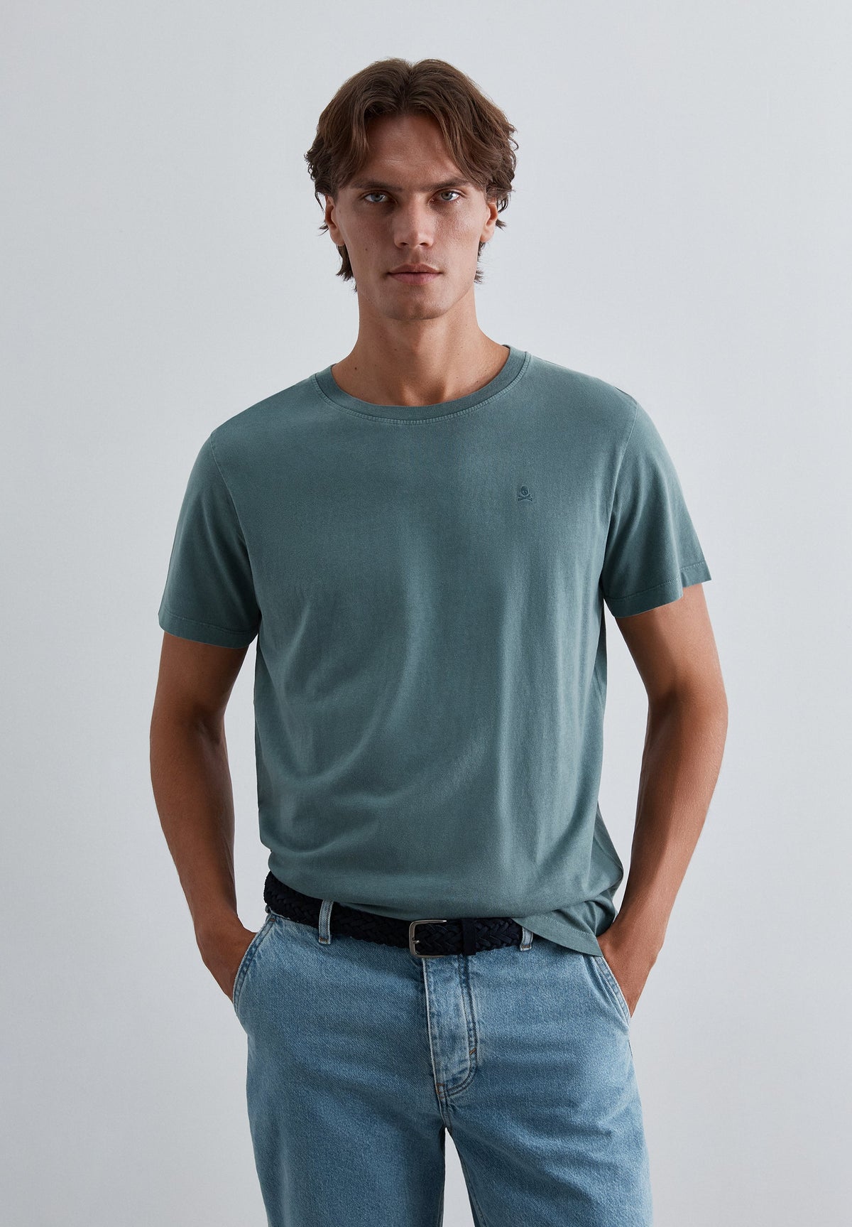 T-SHIRT SKULL BORDADA NO TOM