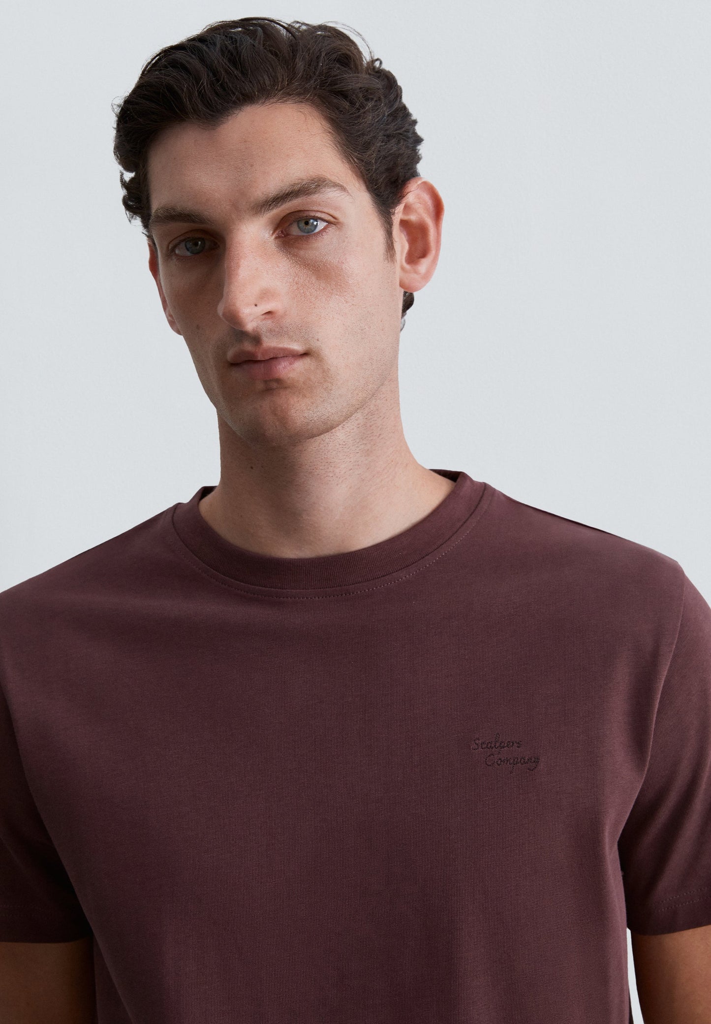 T-SHIRT BORDADA EM JERSEY PESADO