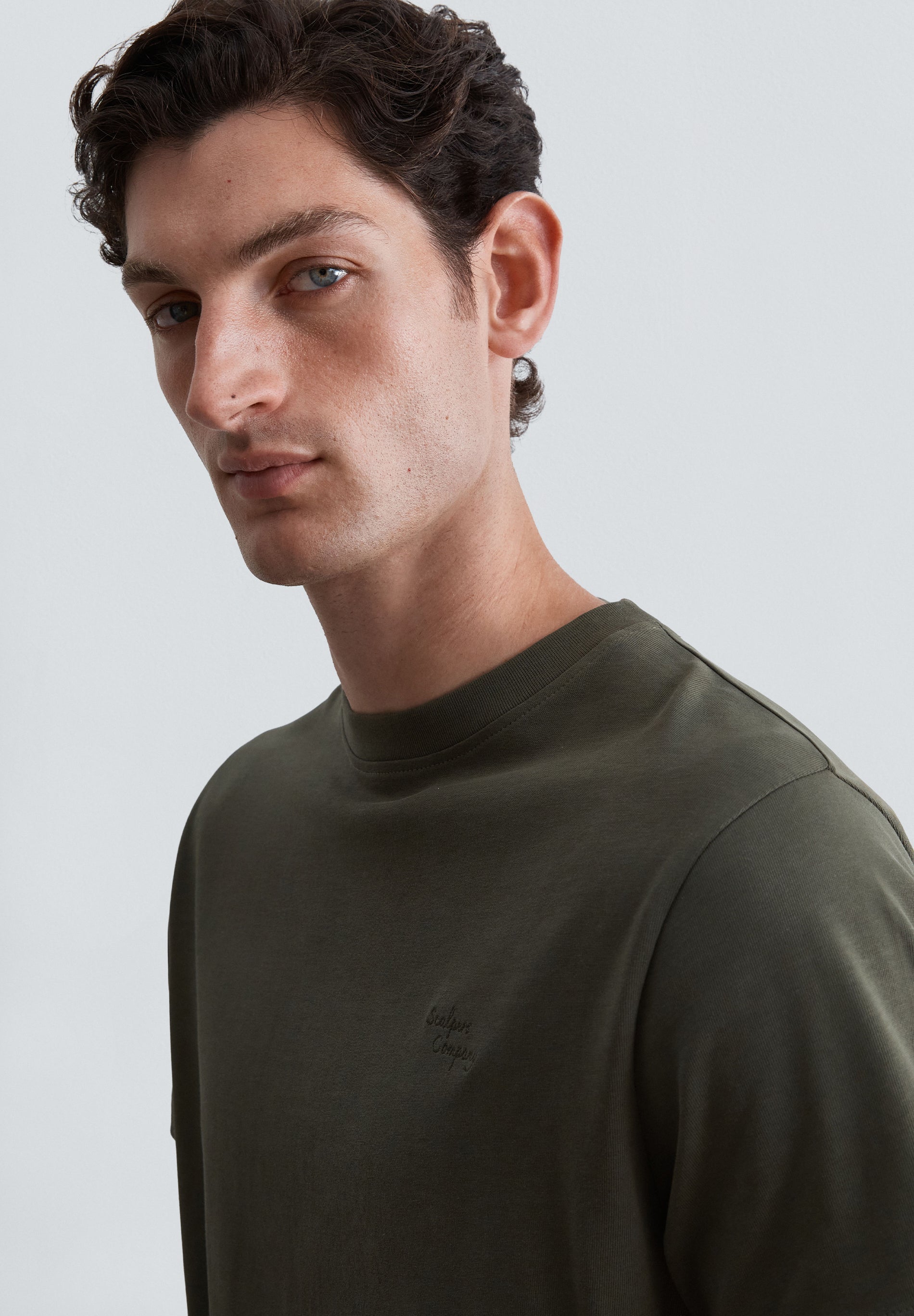 T-SHIRT BORDADA EM JERSEY PESADO