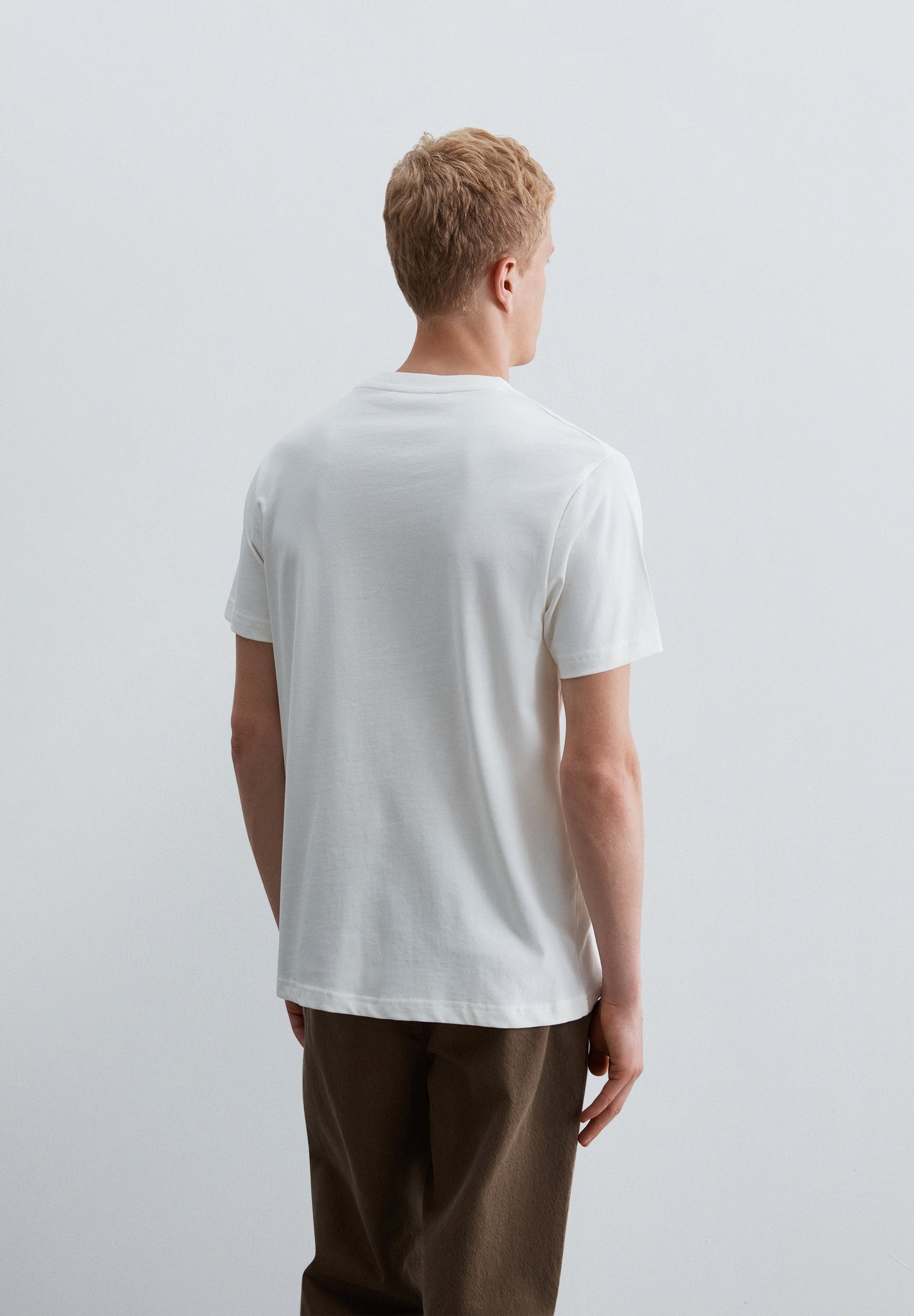T-SHIRT BORDADA EM JERSEY PESADO