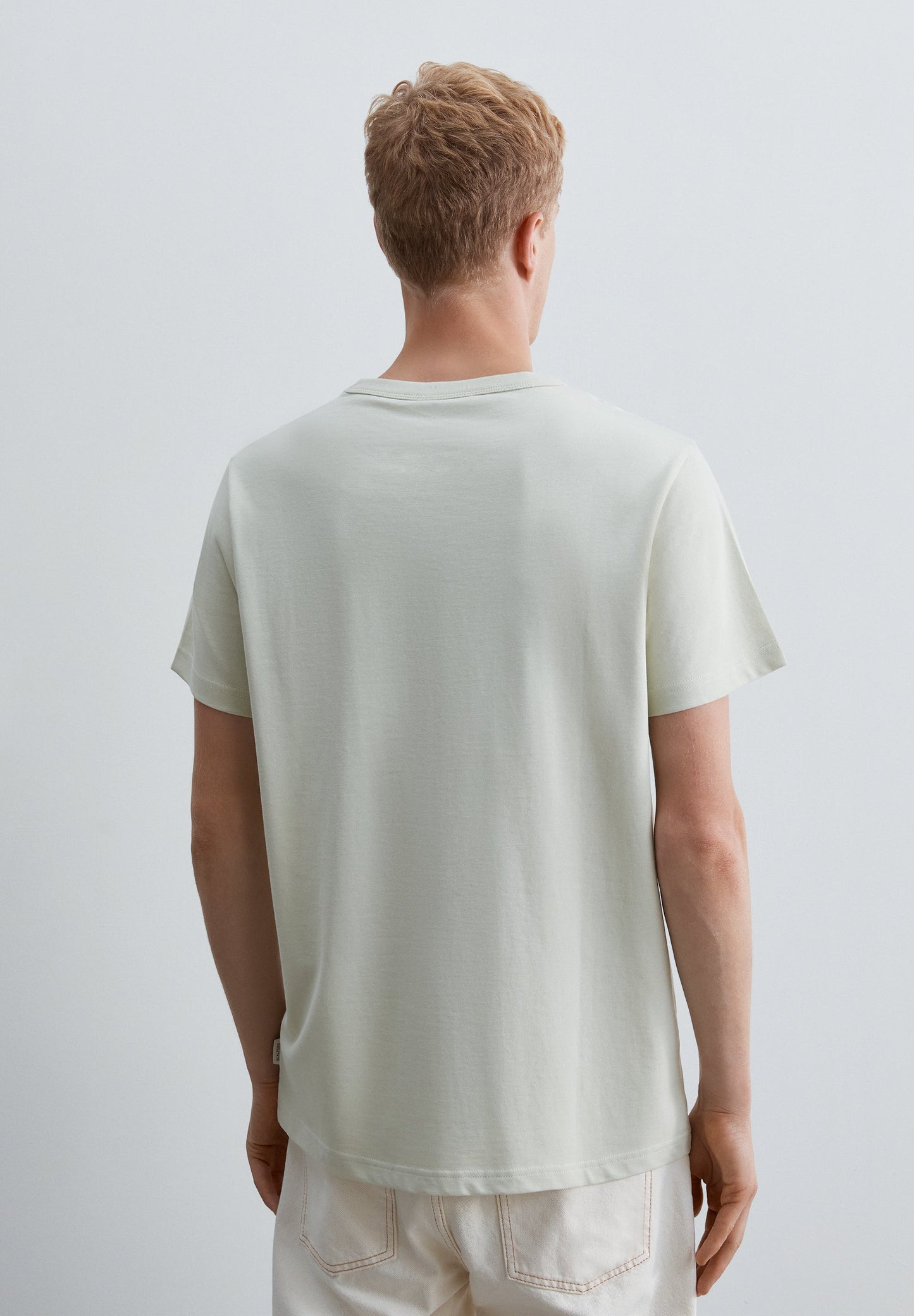 T-SHIRT COM SKULL EM CONTRASTE