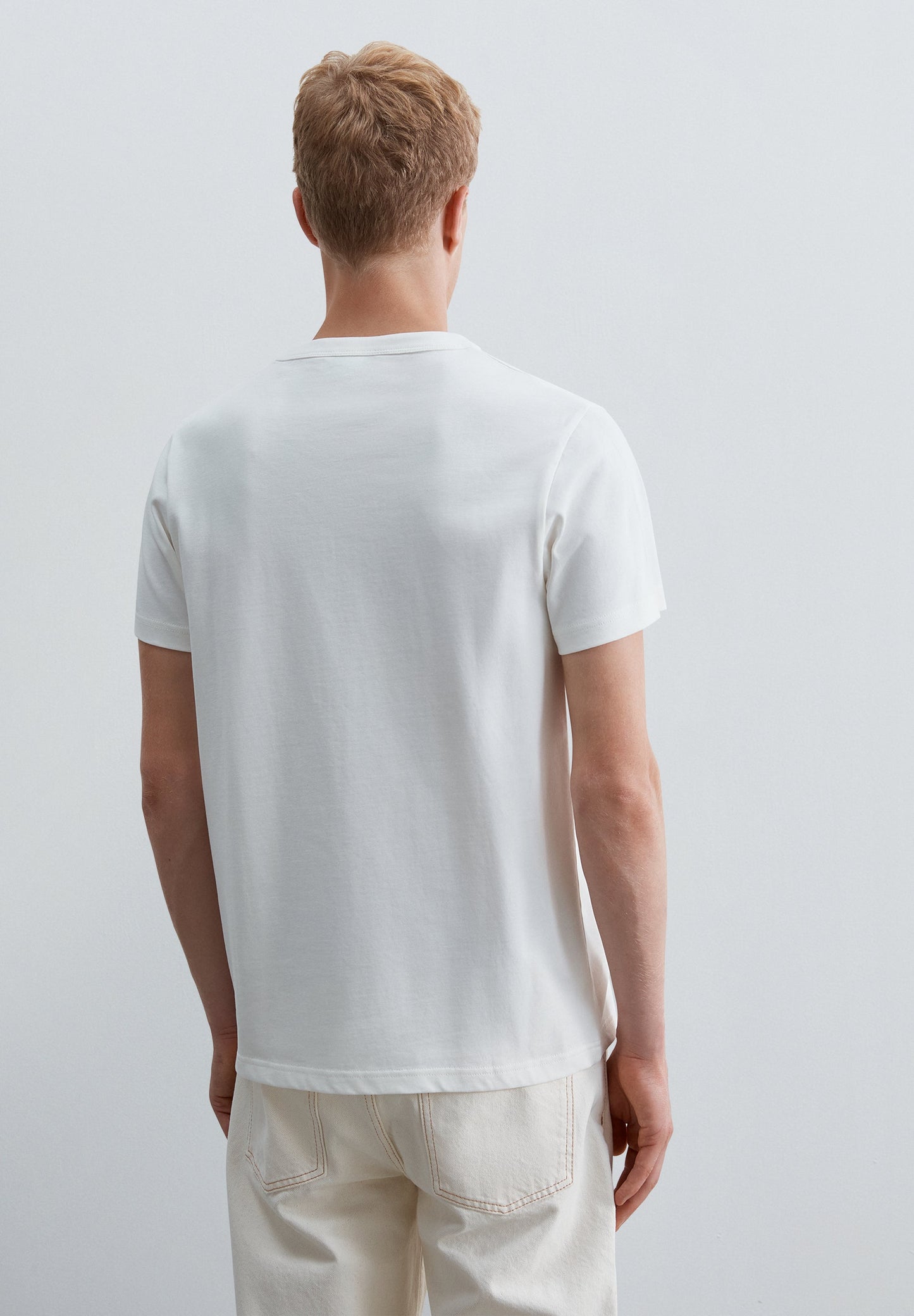 T-SHIRT COM SKULL EM CONTRASTE