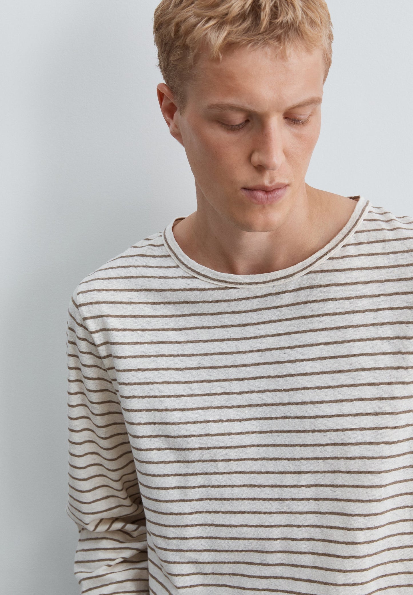 T-SHIRT ÀS RISCAS EM ALGODÃO E LINHO