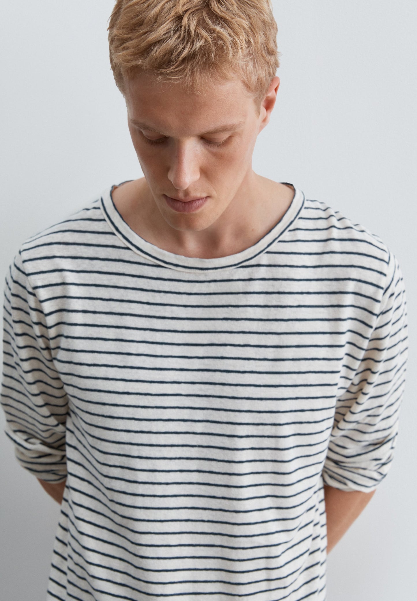 T-SHIRT ÀS RISCAS EM ALGODÃO E LINHO