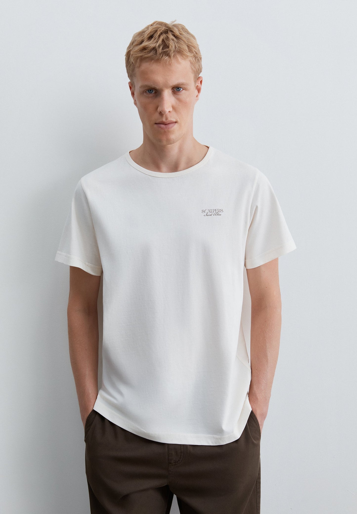 T-SHIRT COM PADRÃO EM CONTRASTE