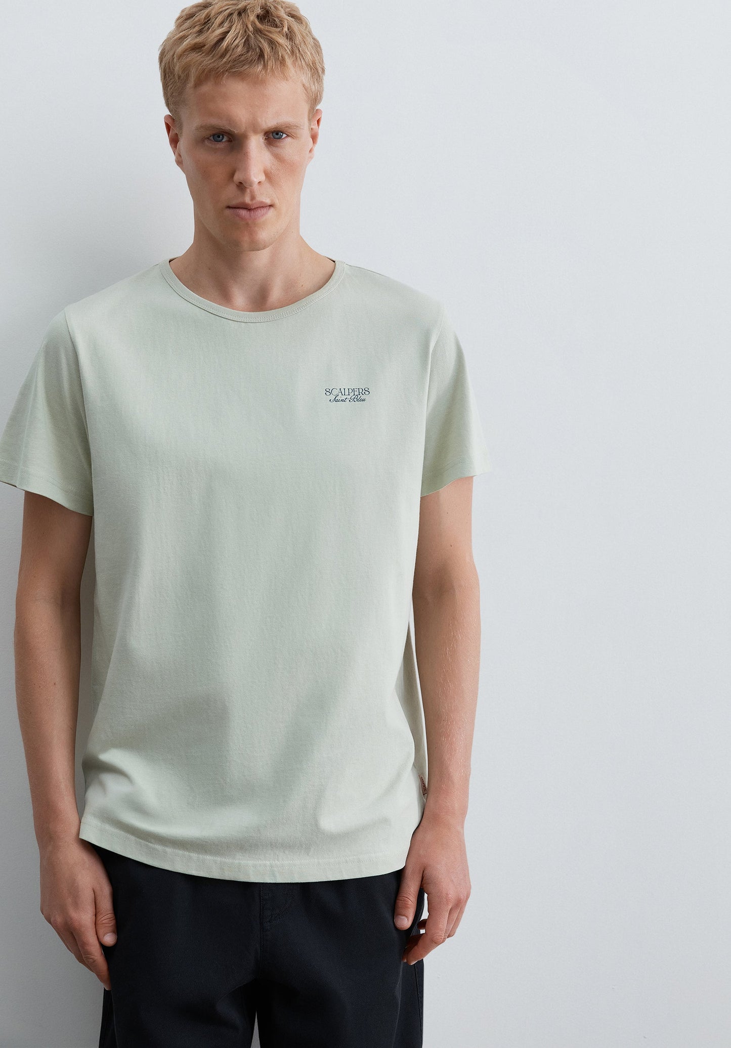 T-SHIRT COM PADRÃO EM CONTRASTE