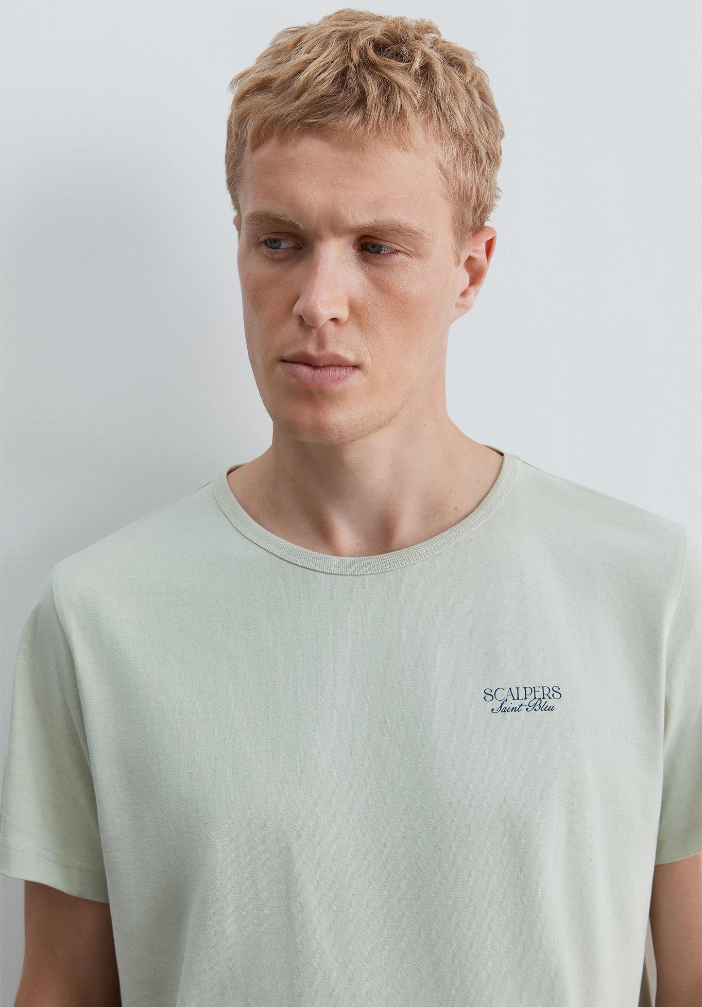 T-SHIRT COM PADRÃO EM CONTRASTE