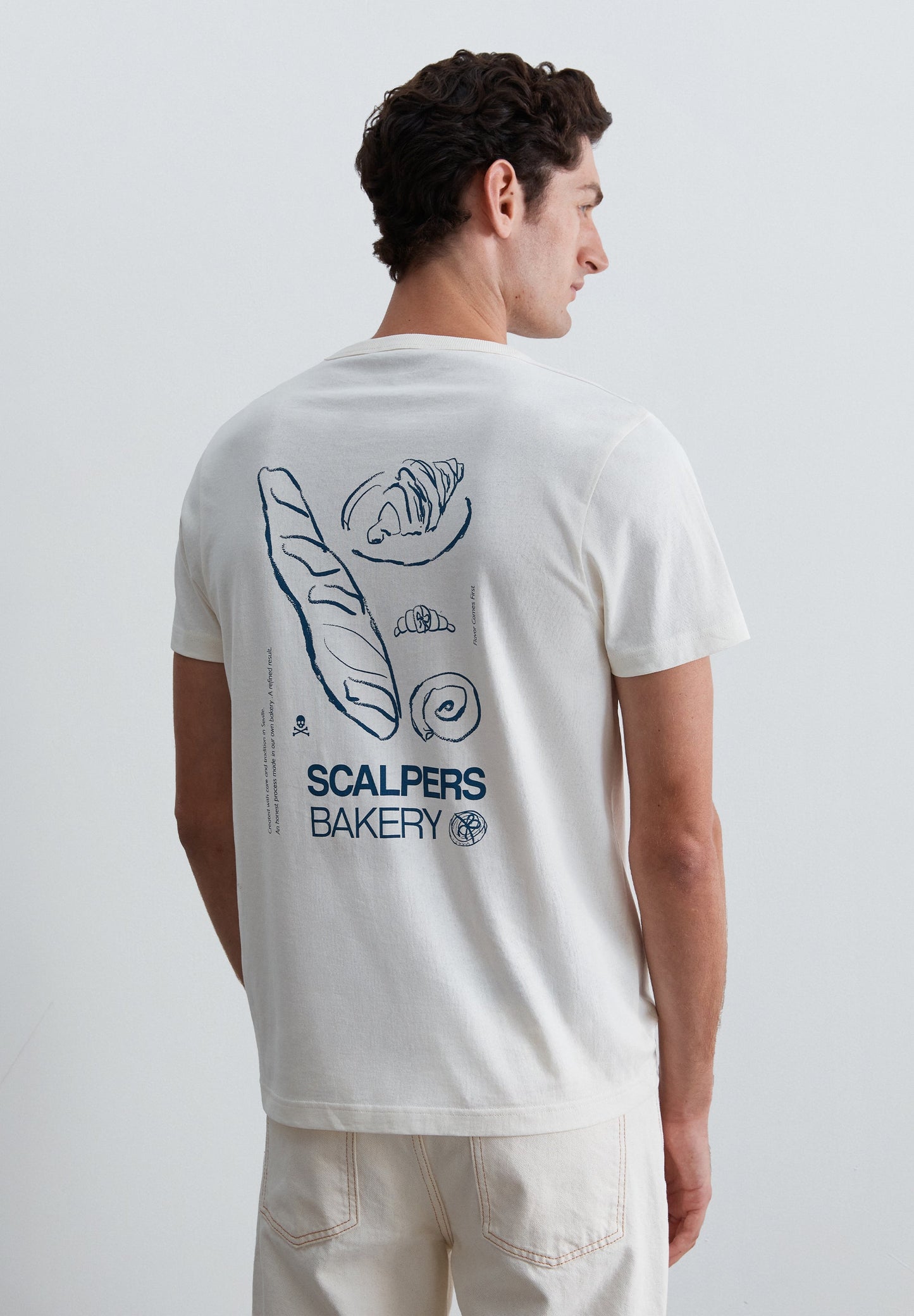 T-SHIRT COM PADRÃO BAKERY