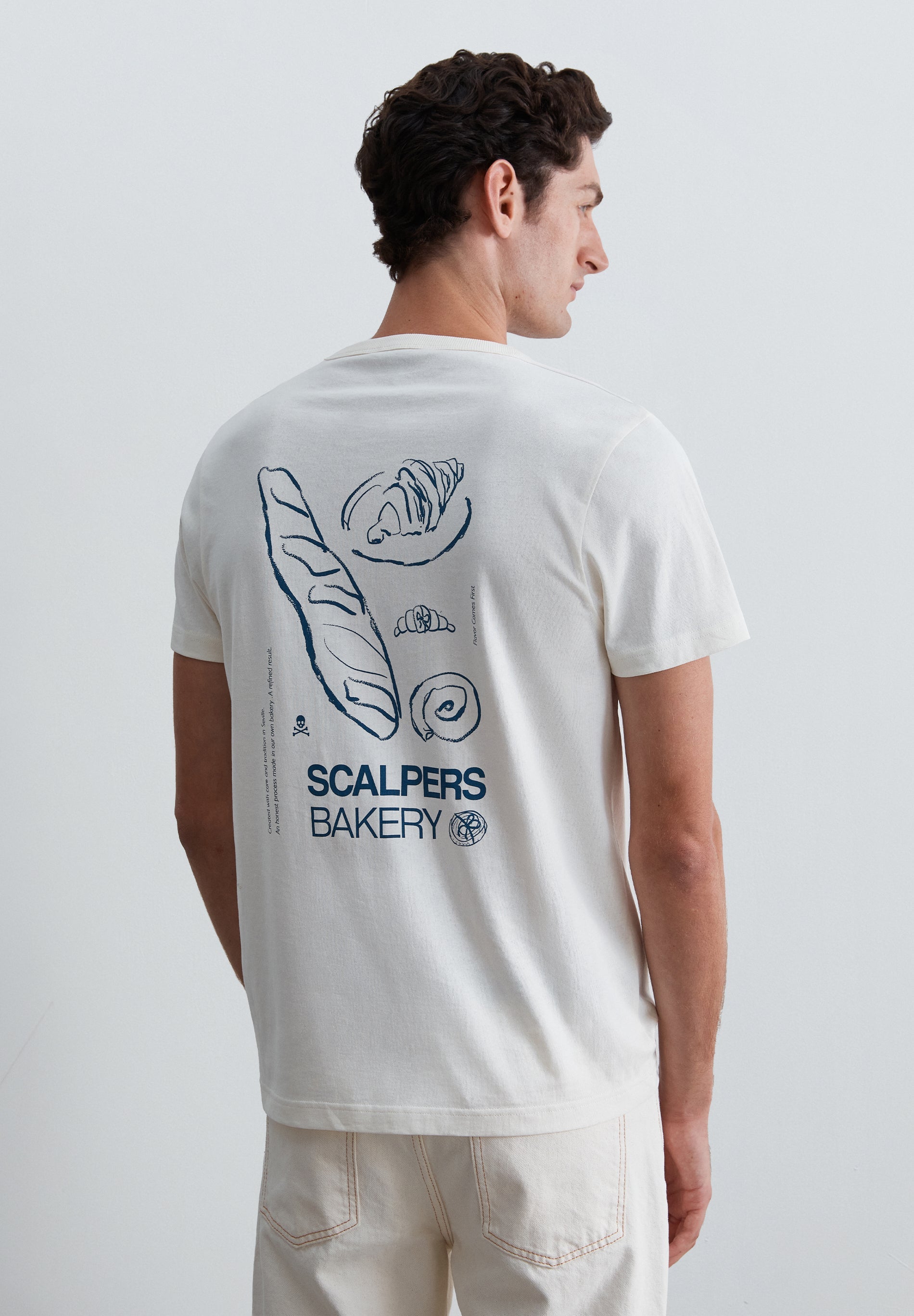 T-SHIRT COM PADRÃO BAKERY