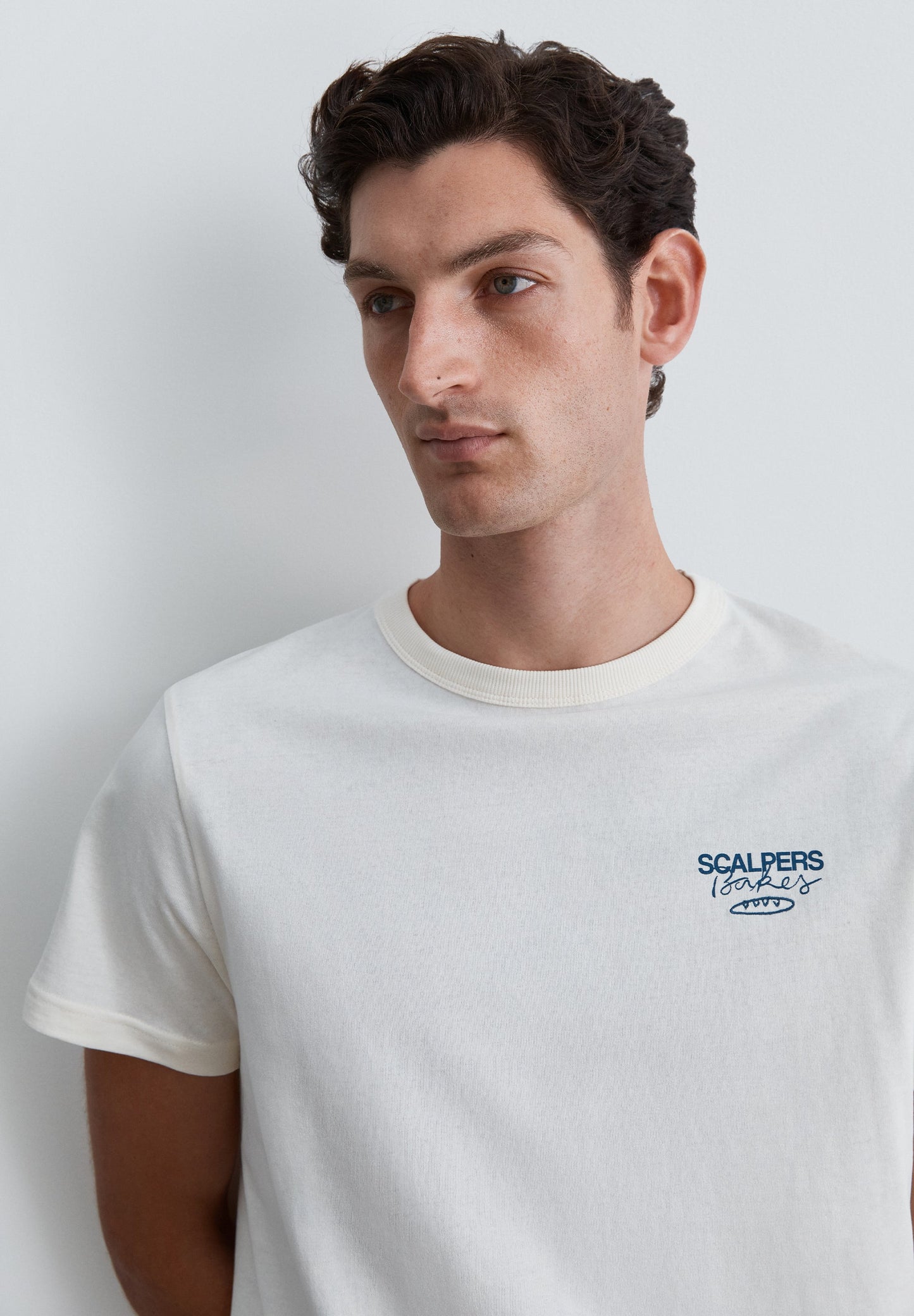 T-SHIRT COM PADRÃO BAKERY