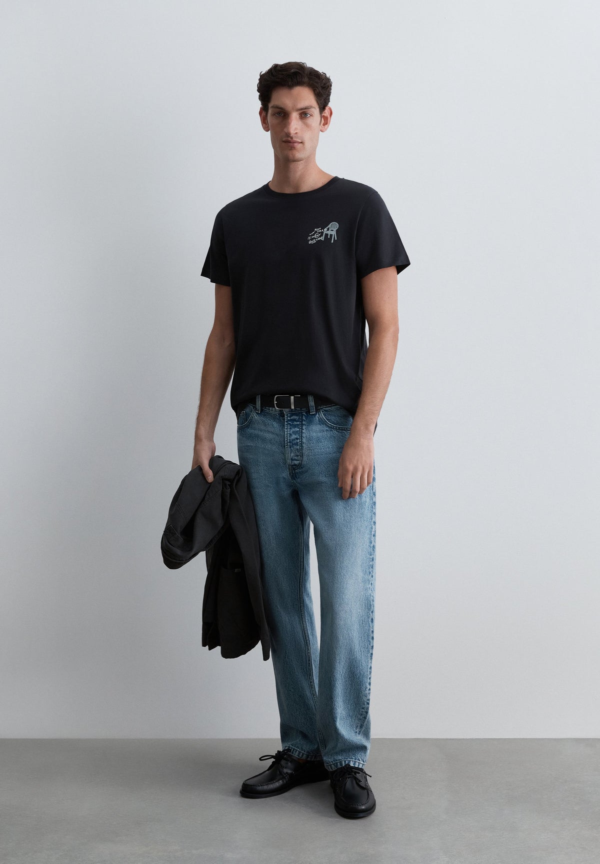 T-SHIRT REGULAR FIT PADRÃO EM CONTRASTE
