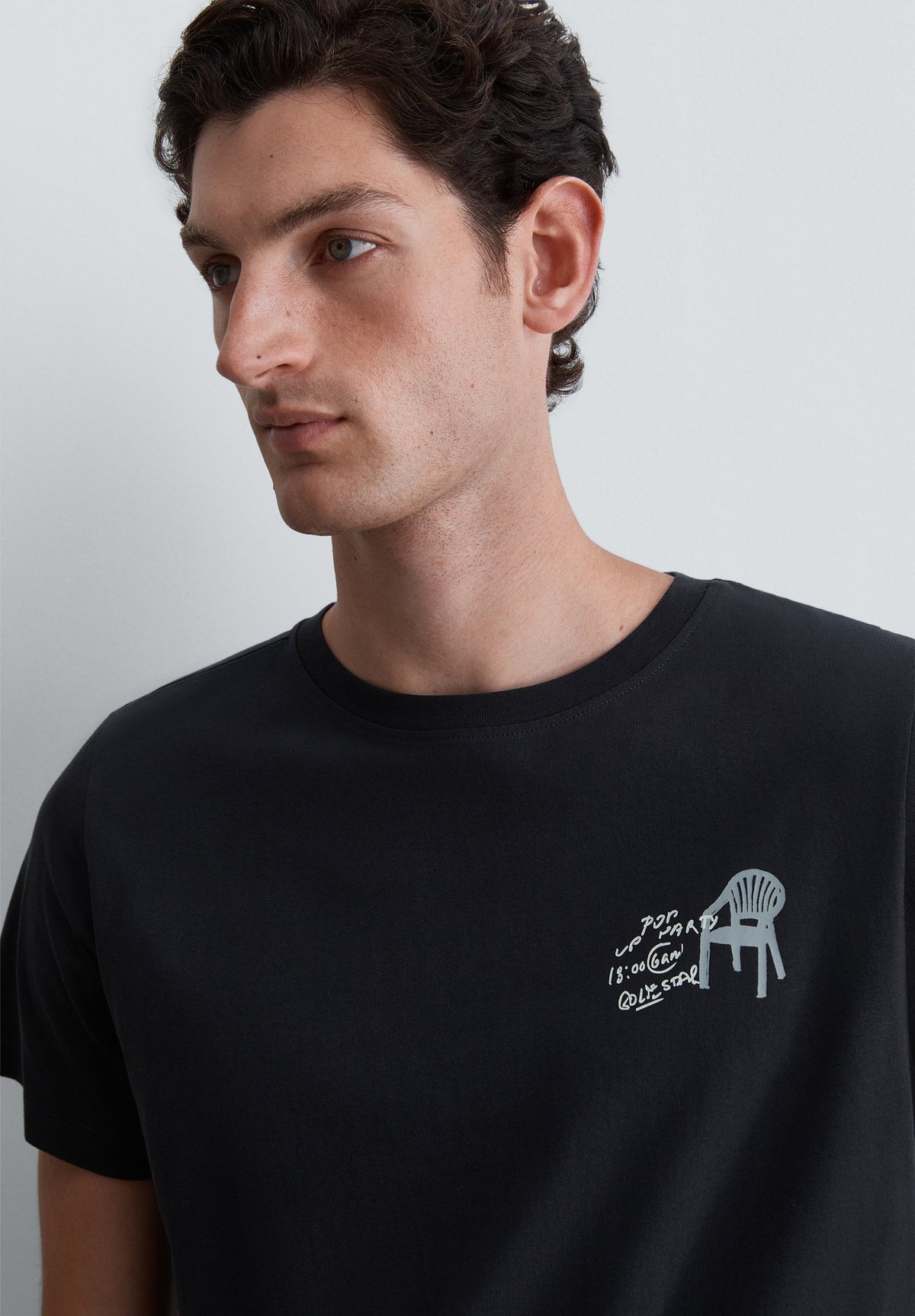 T-SHIRT REGULAR FIT PADRÃO EM CONTRASTE