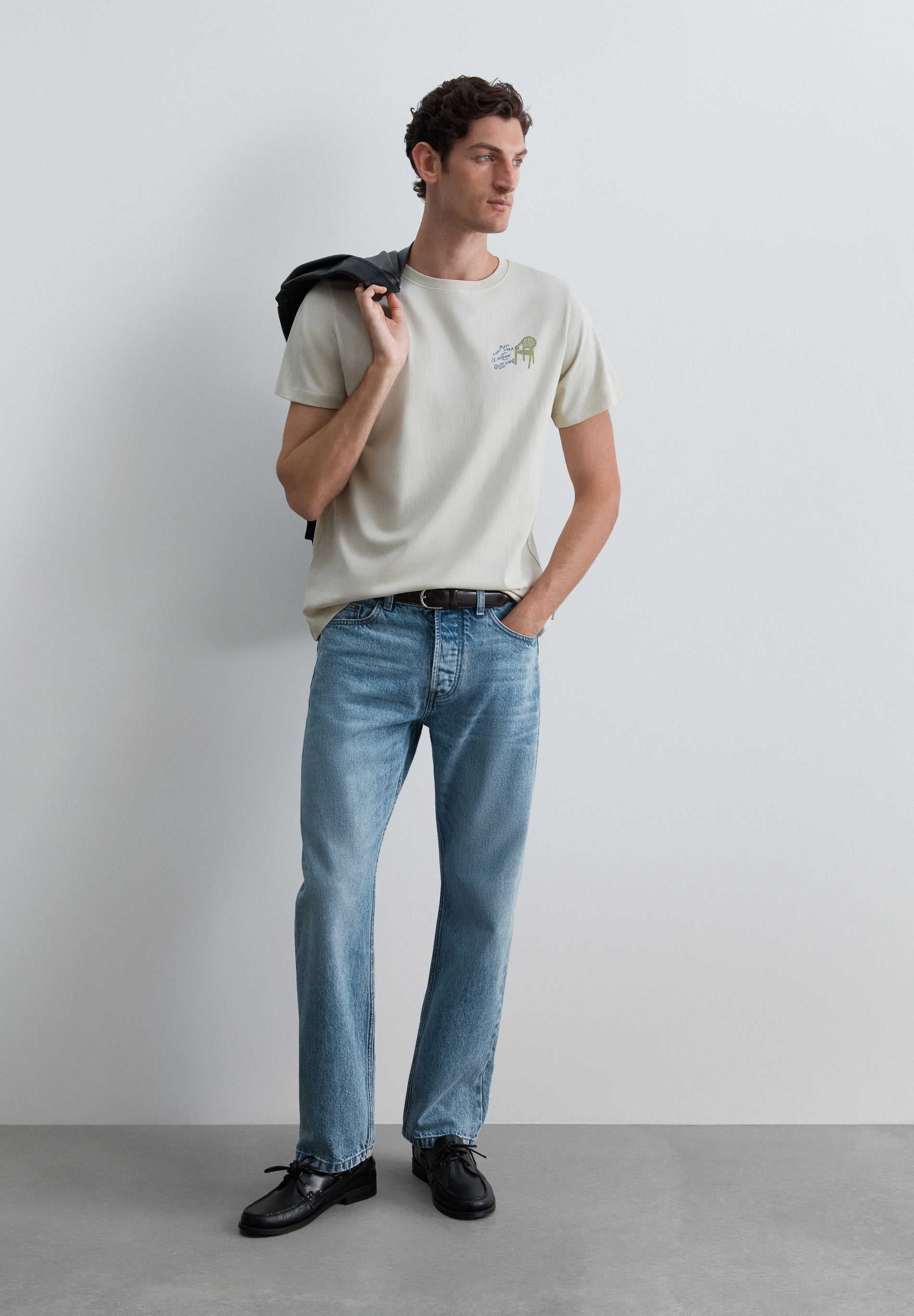 T-SHIRT REGULAR FIT PADRÃO EM CONTRASTE