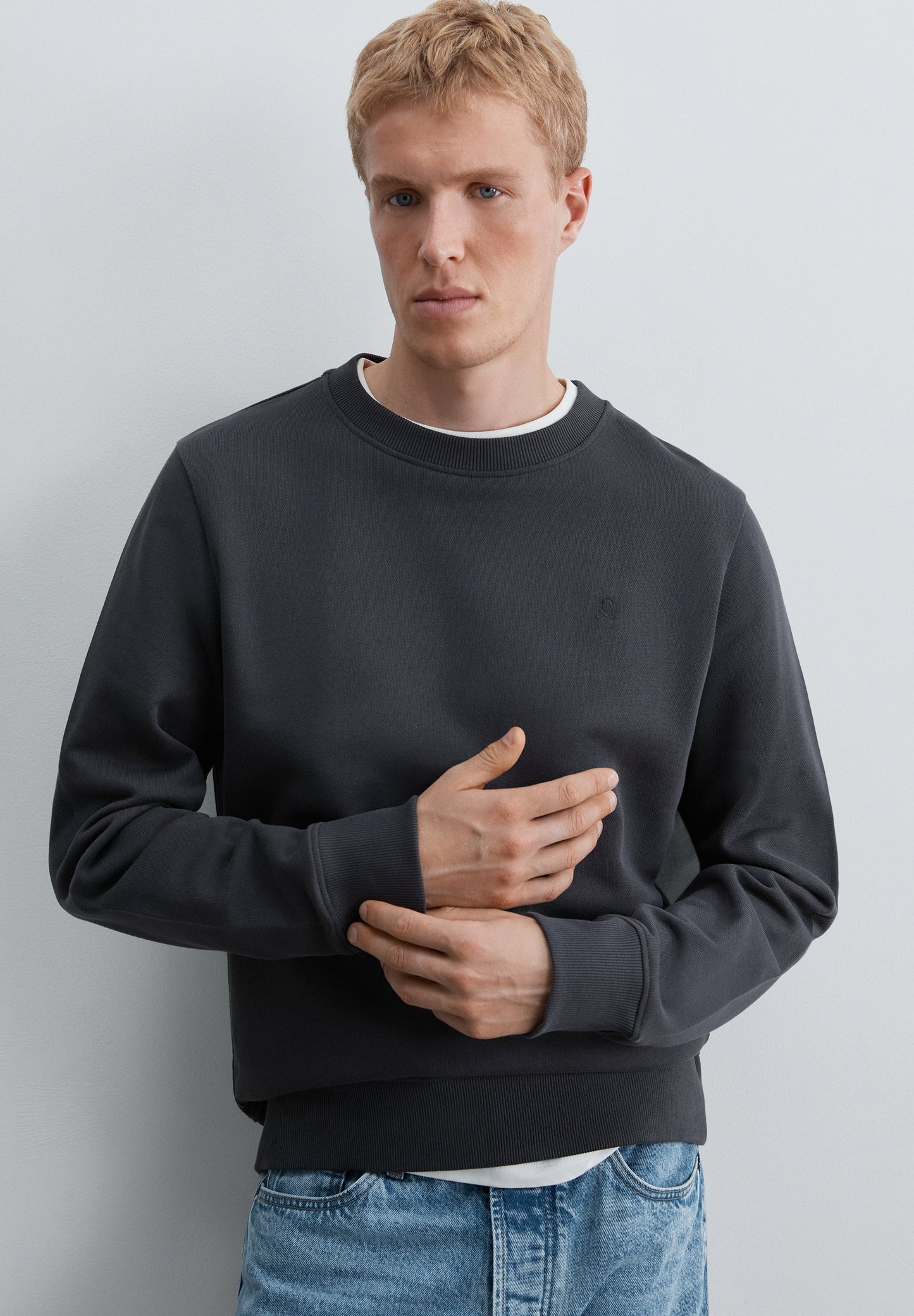 SWEATSHIRT CREWNECK COM BORDADO NO TOM