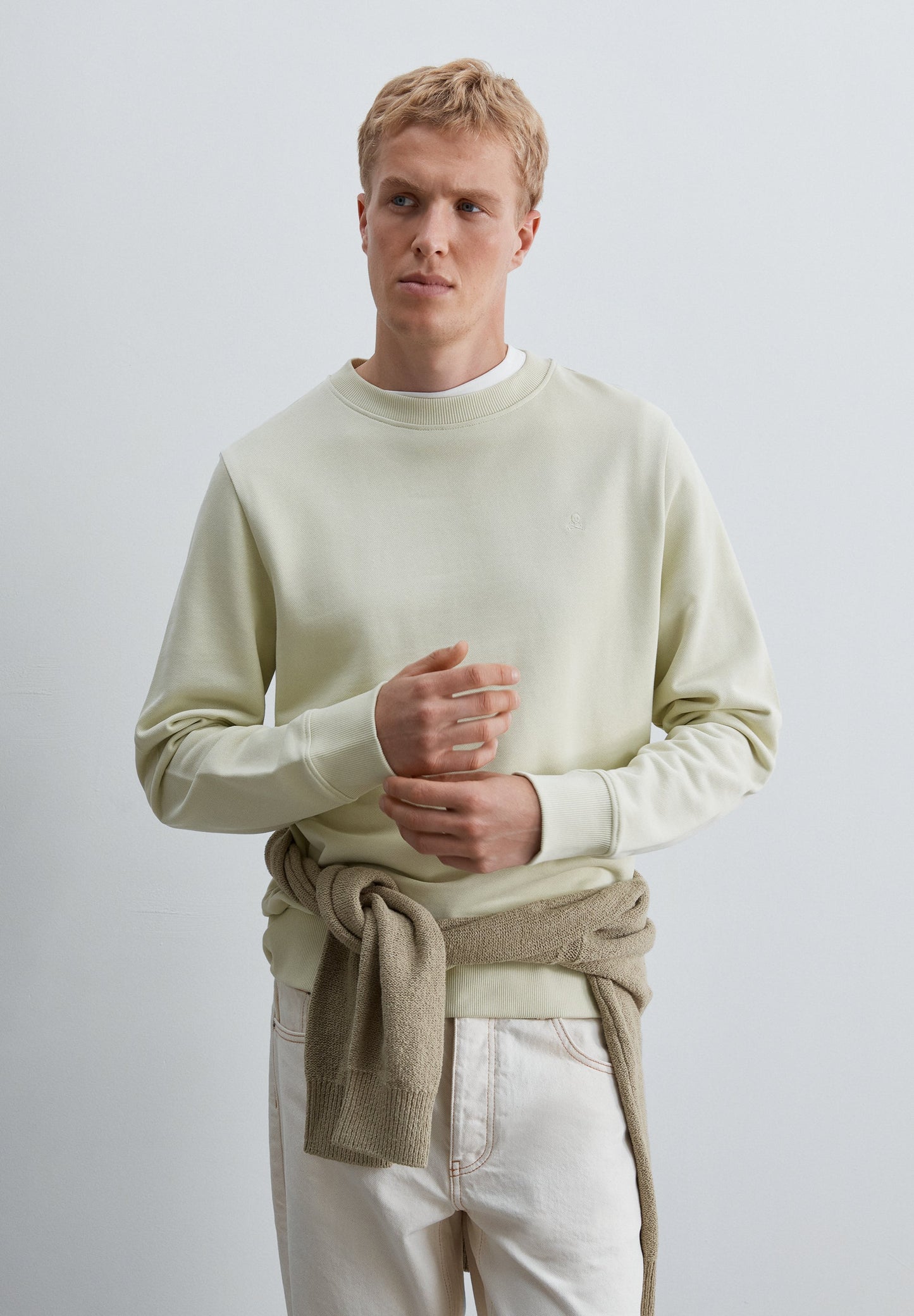SWEATSHIRT CREWNECK COM BORDADO NO TOM