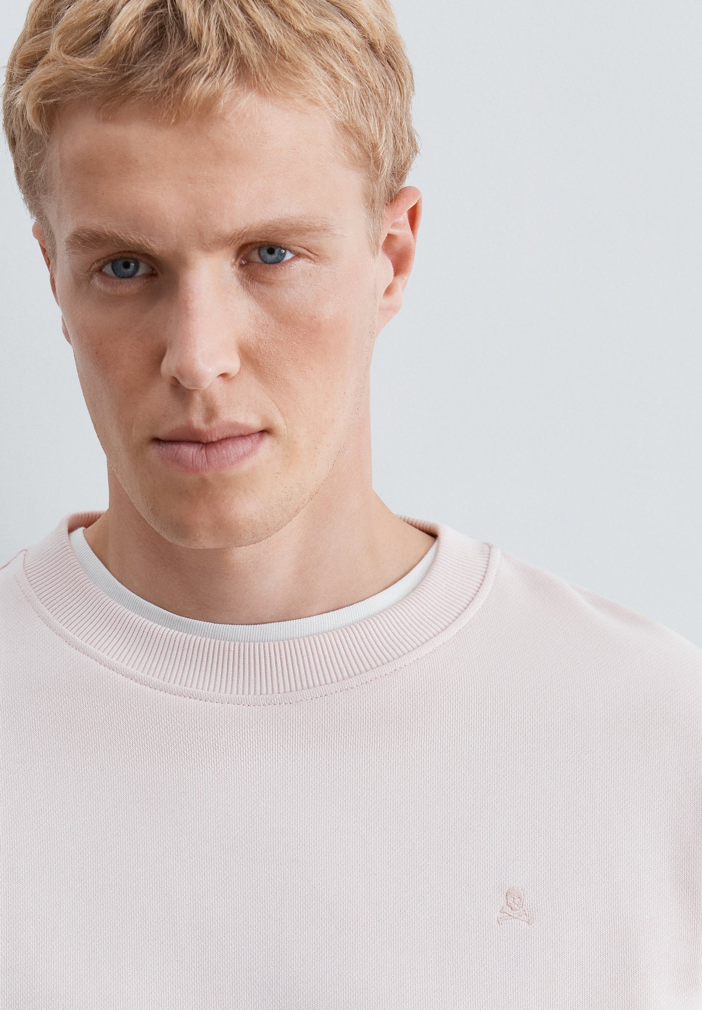 SWEATSHIRT CREWNECK COM BORDADO NO TOM