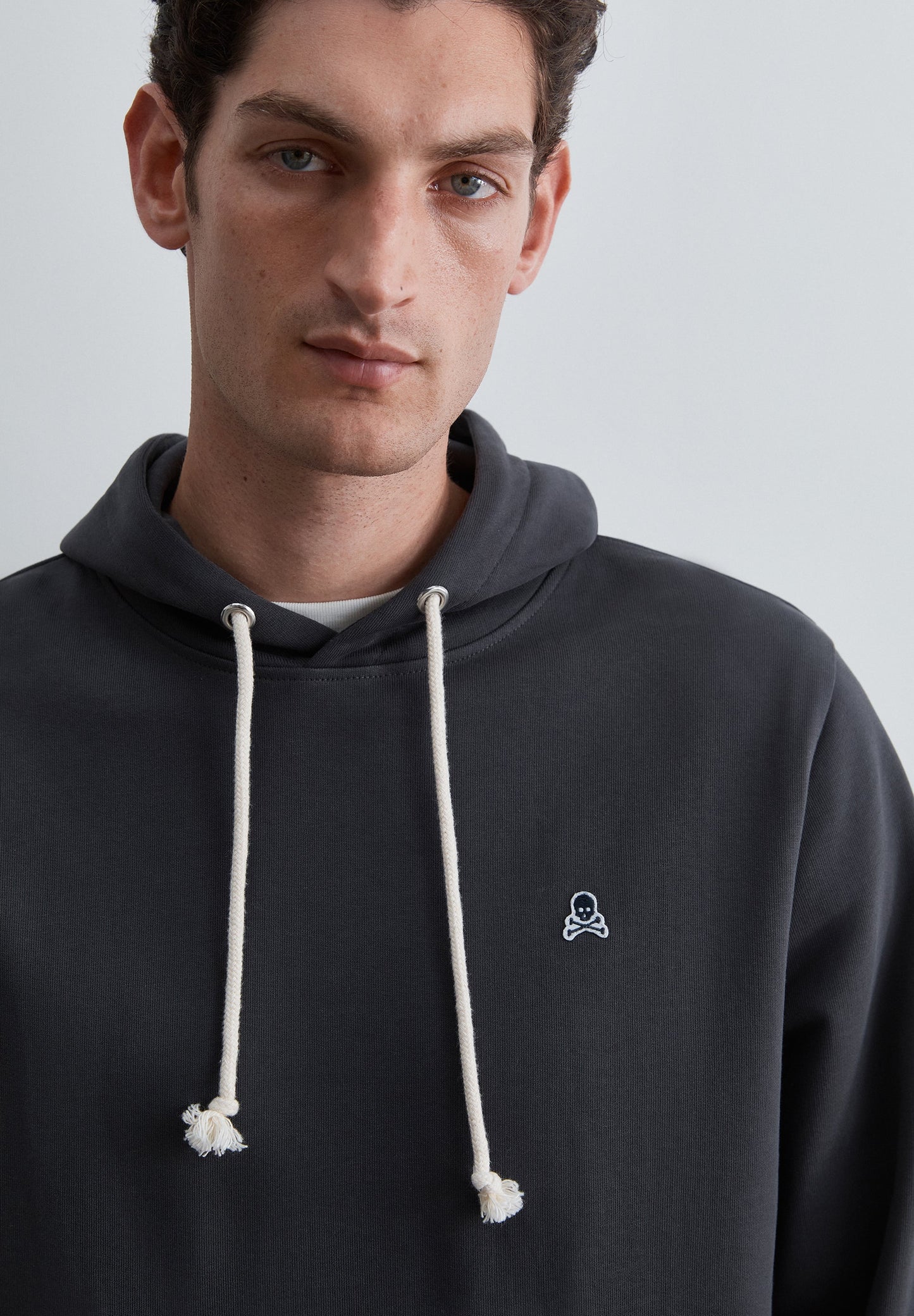 SWEATSHIRT COM CAPUZ WASHED