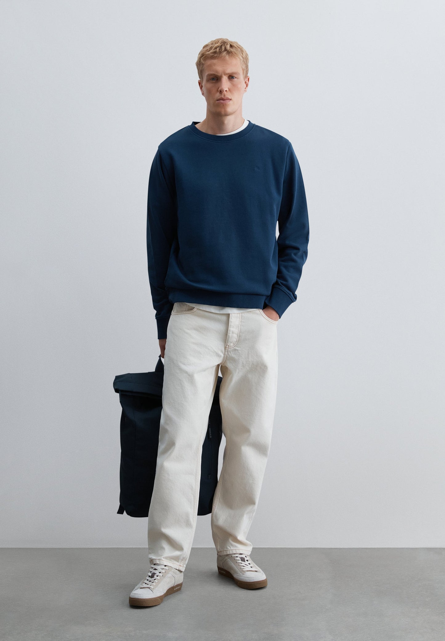 SWEATSHIRT COM LOGÓTIPO EM RELEVO