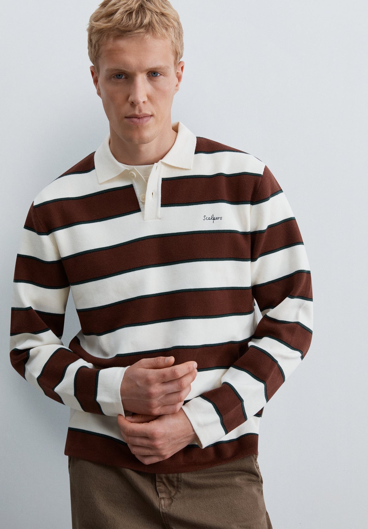 SWEATER COM COLARINHO DE POLO ÀS RISCAS