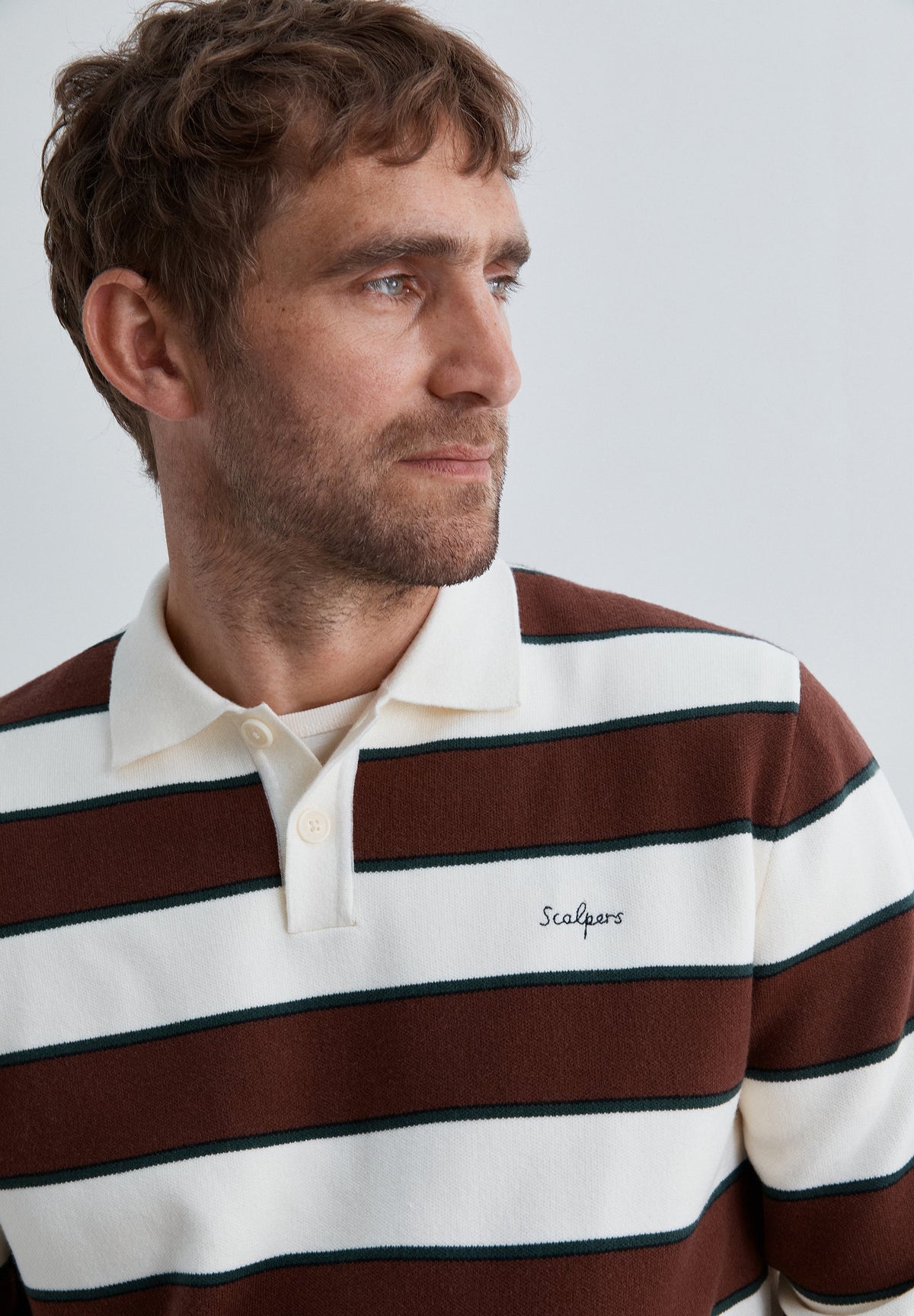 SWEATER COM COLARINHO DE POLO ÀS RISCAS