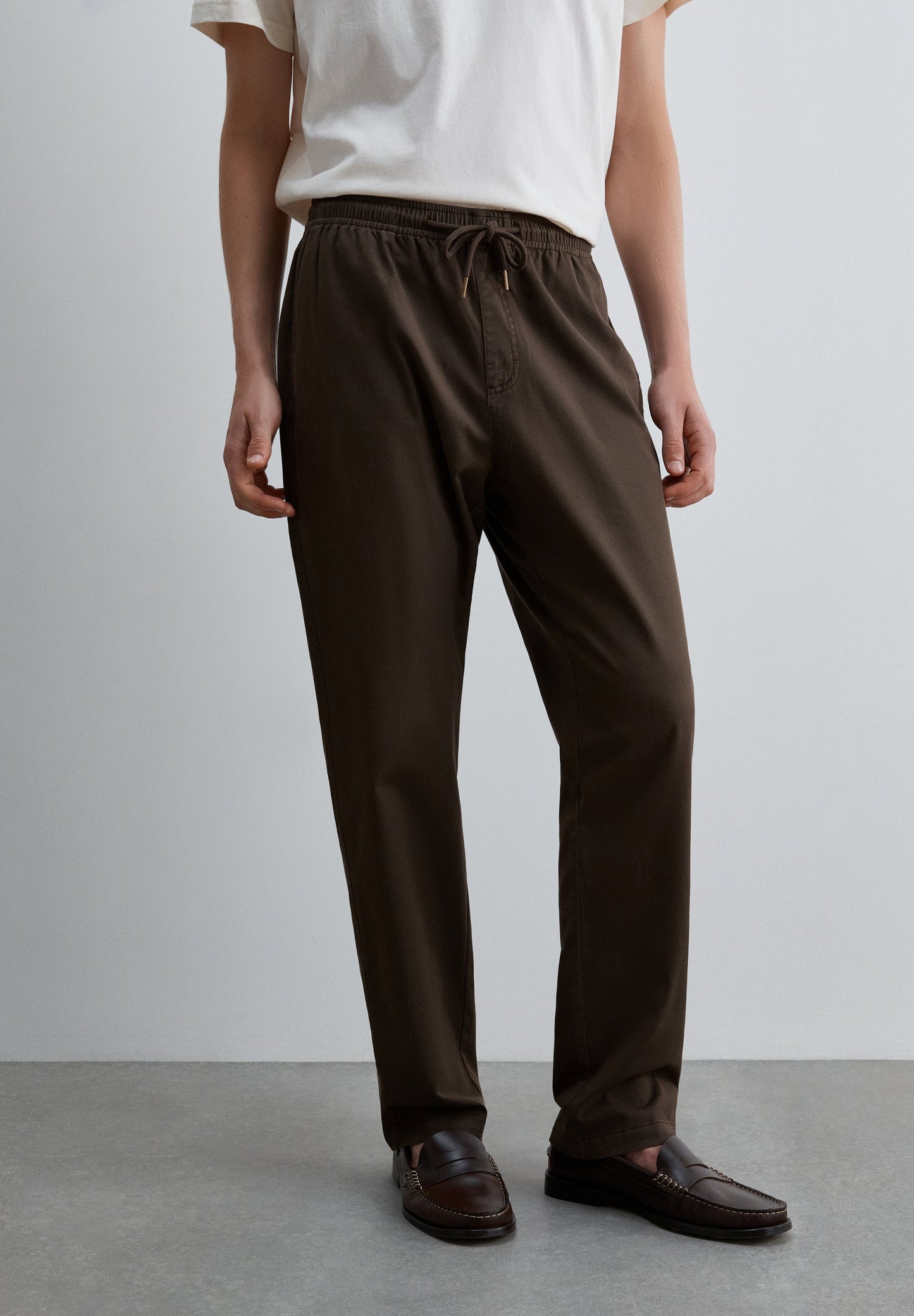 CALÇAS RELAXED FIT COM CORDÃO